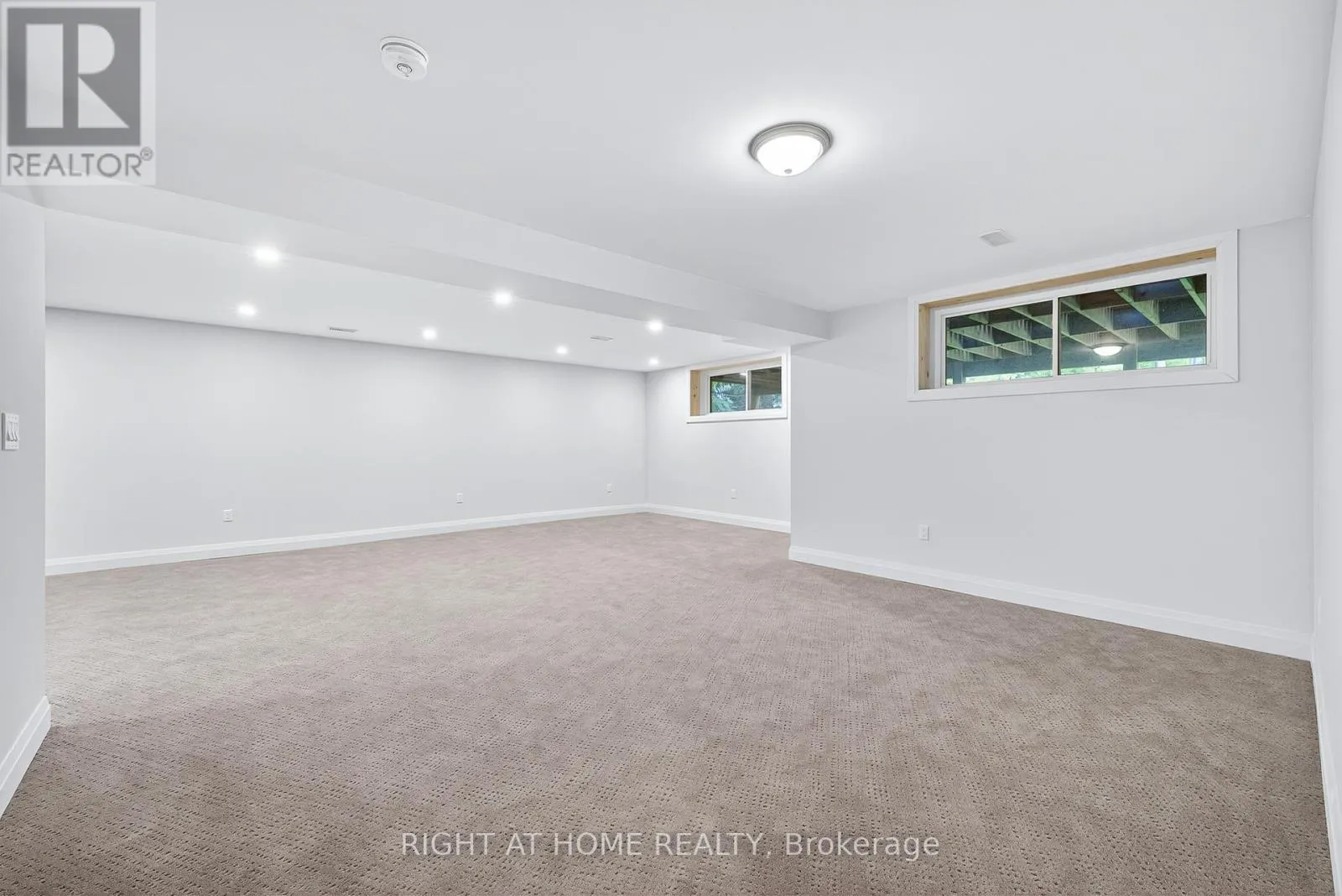 9 FAIRLAWN GROVE