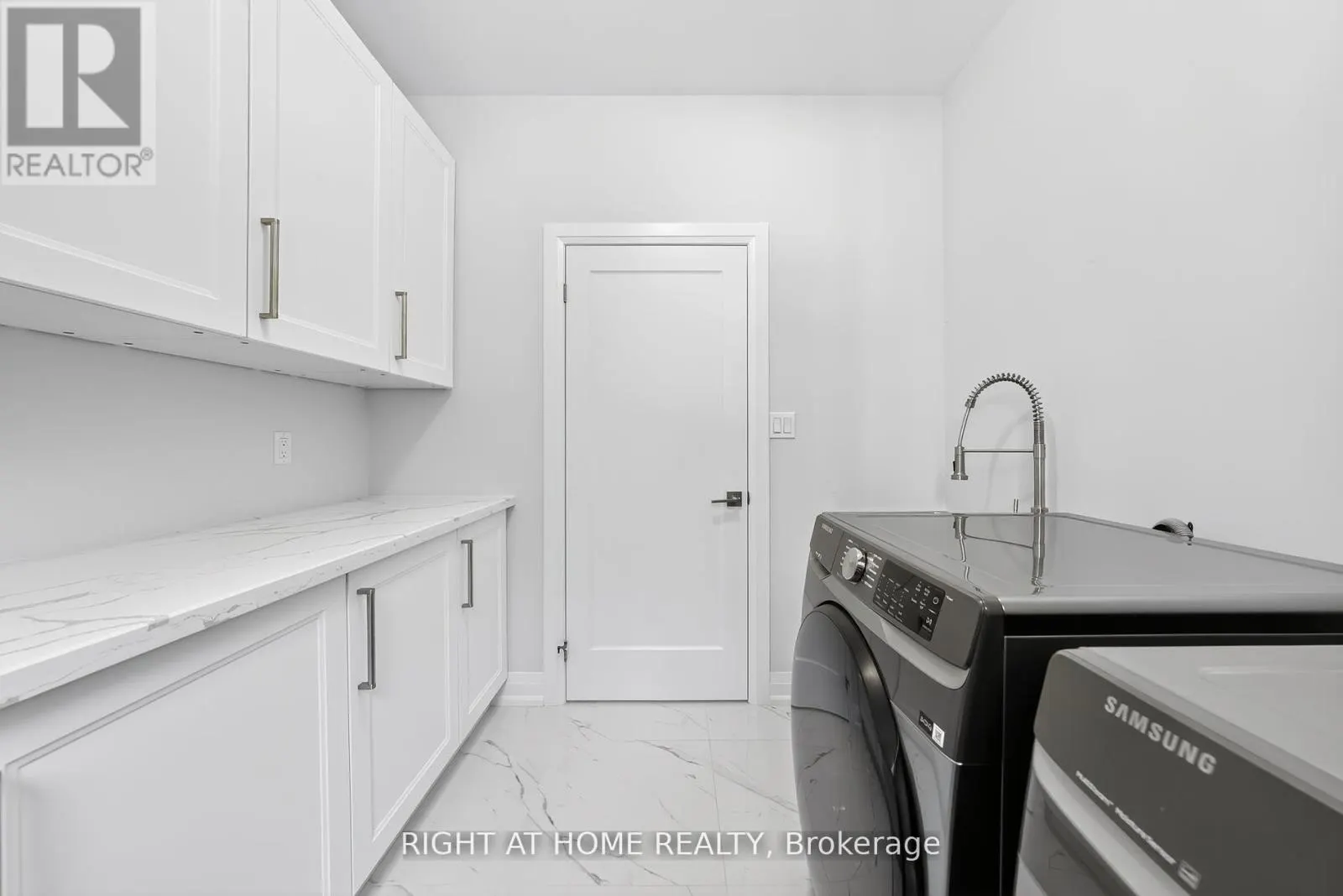 9 FAIRLAWN GROVE