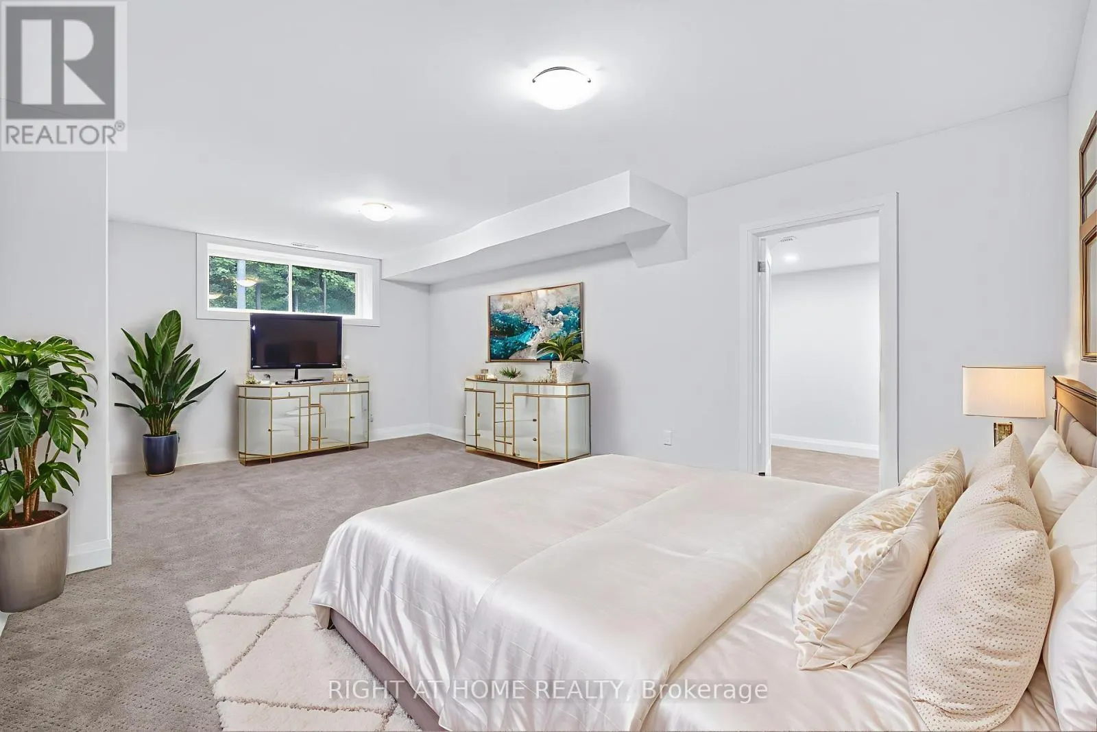 9 FAIRLAWN GROVE