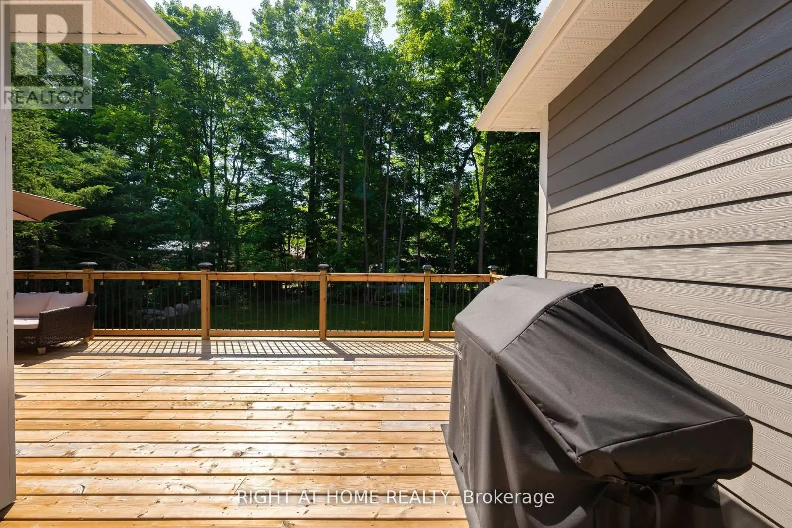 9 FAIRLAWN GROVE
