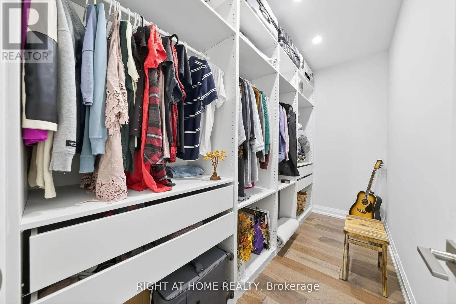 9 FAIRLAWN GROVE