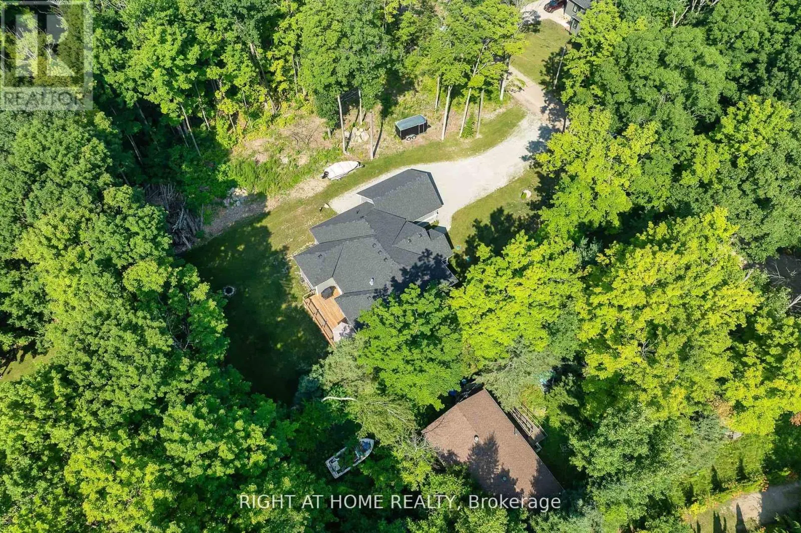 9 FAIRLAWN GROVE