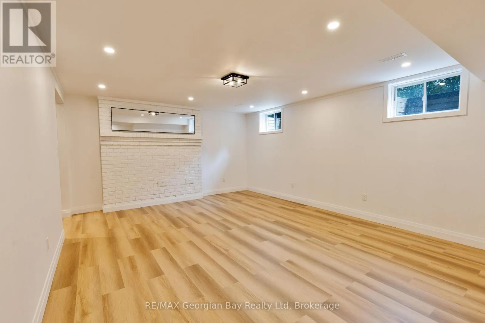 105 DUCKWORTH STREET