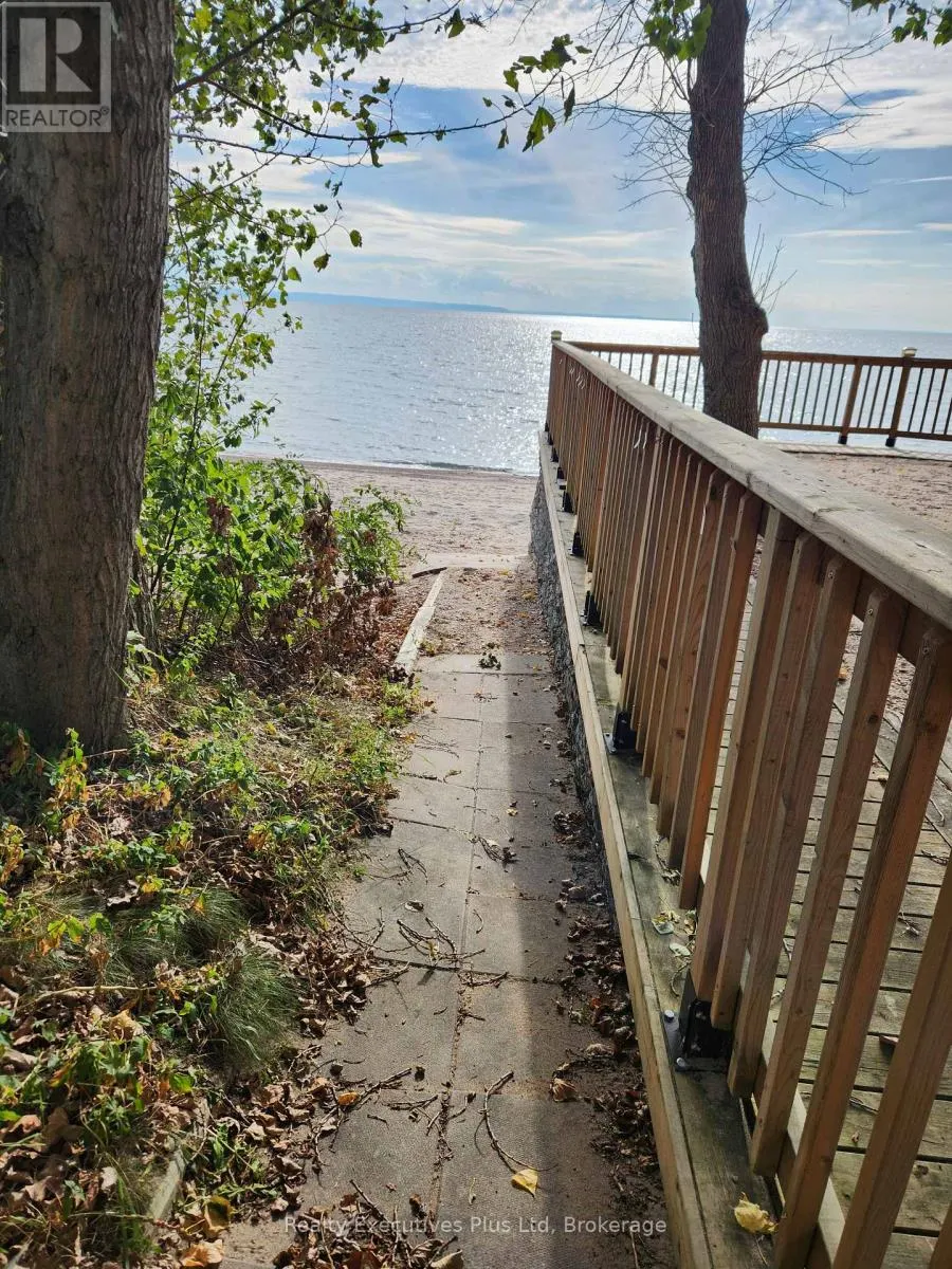 2 - 26 TINY BEACHES ROAD N, #2