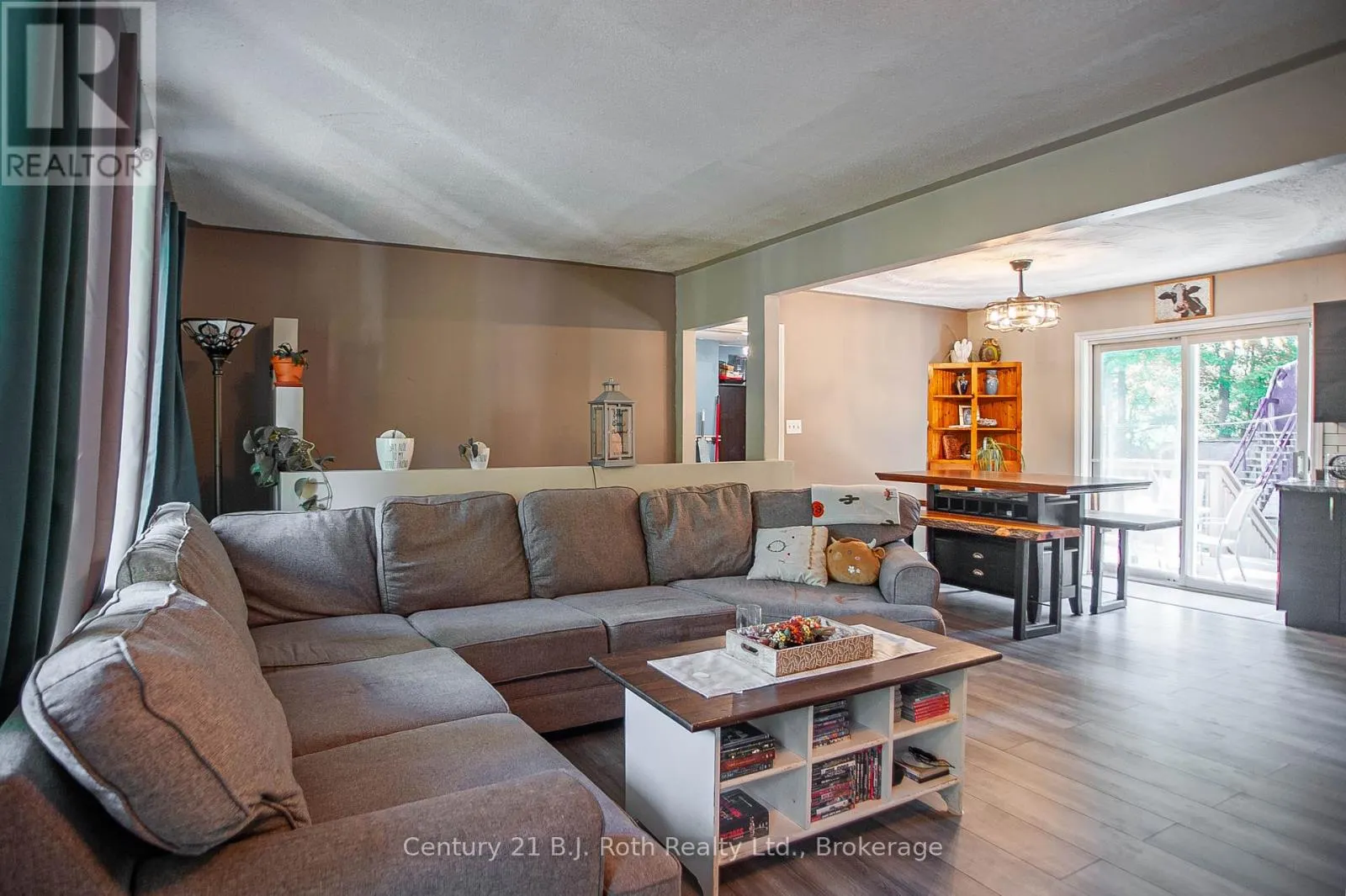 18 MUNDY AVENUE