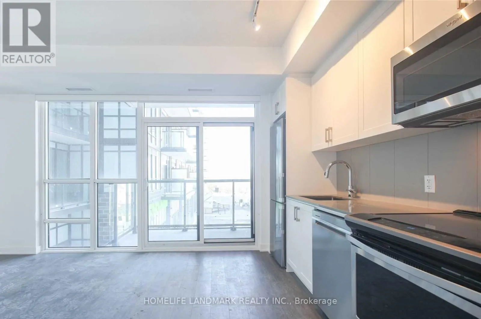 201 - 681 YONGE ST STREET N