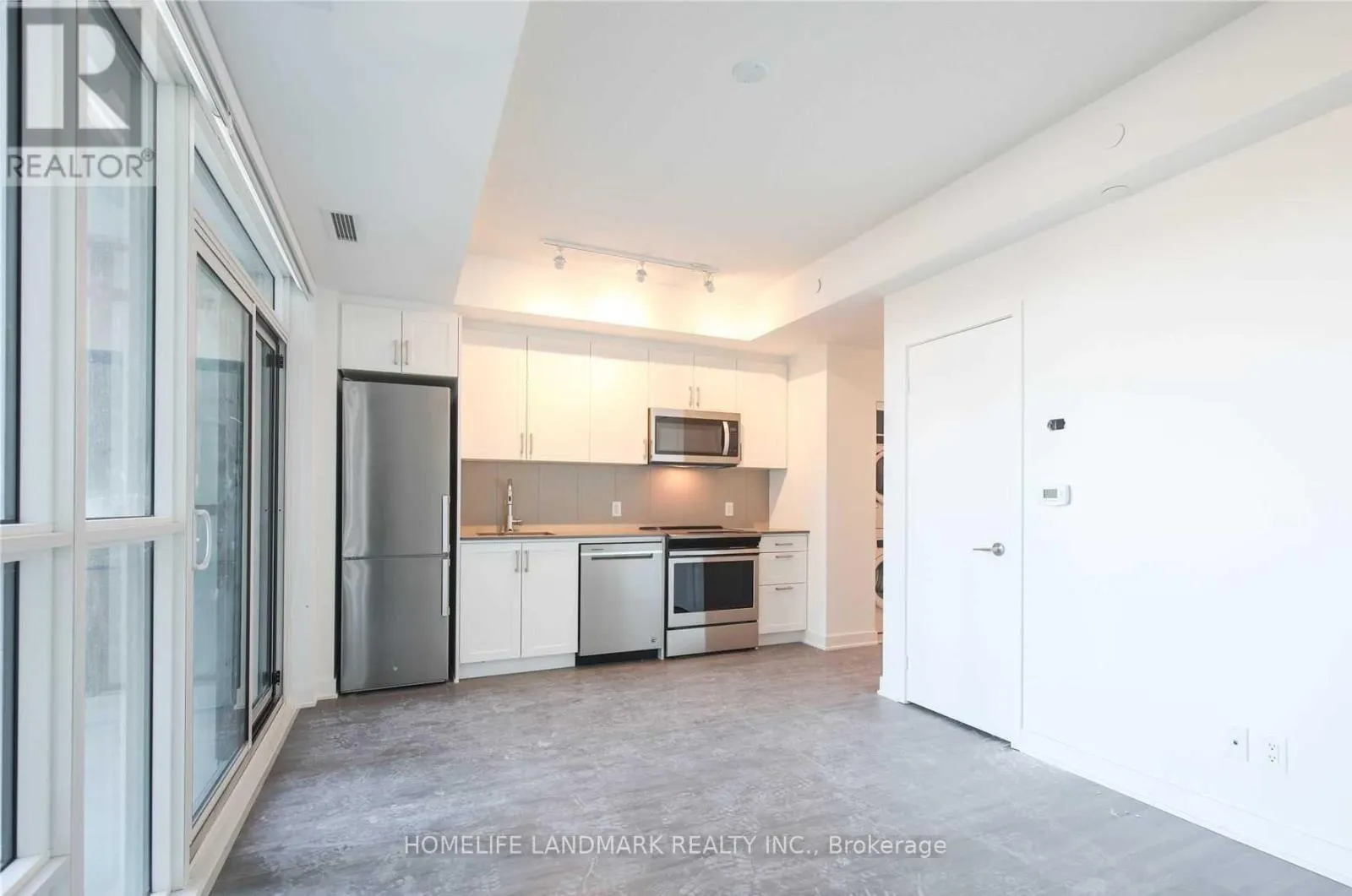 201 - 681 YONGE ST STREET N