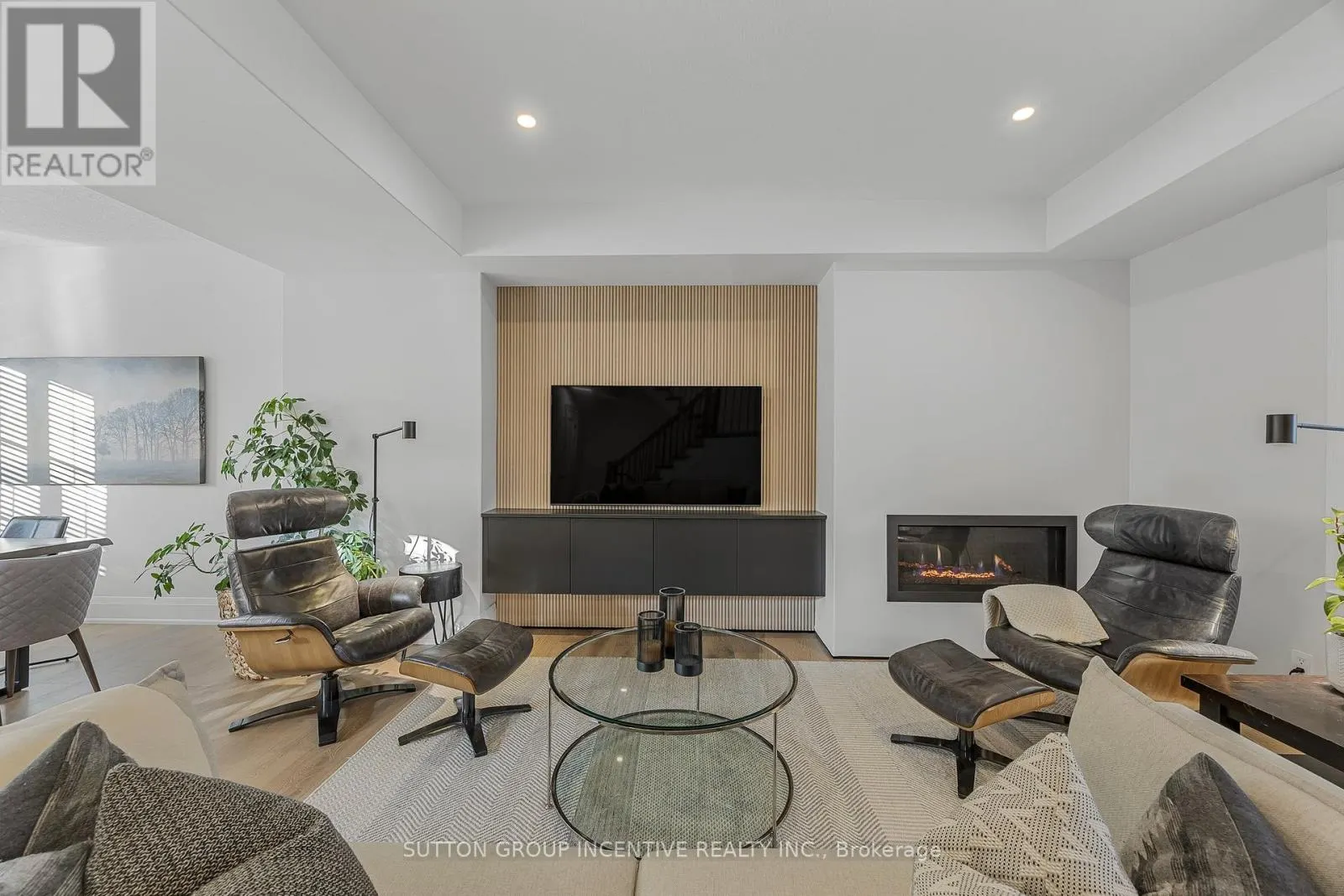 8 - 19 WHITE OAKS ROAD