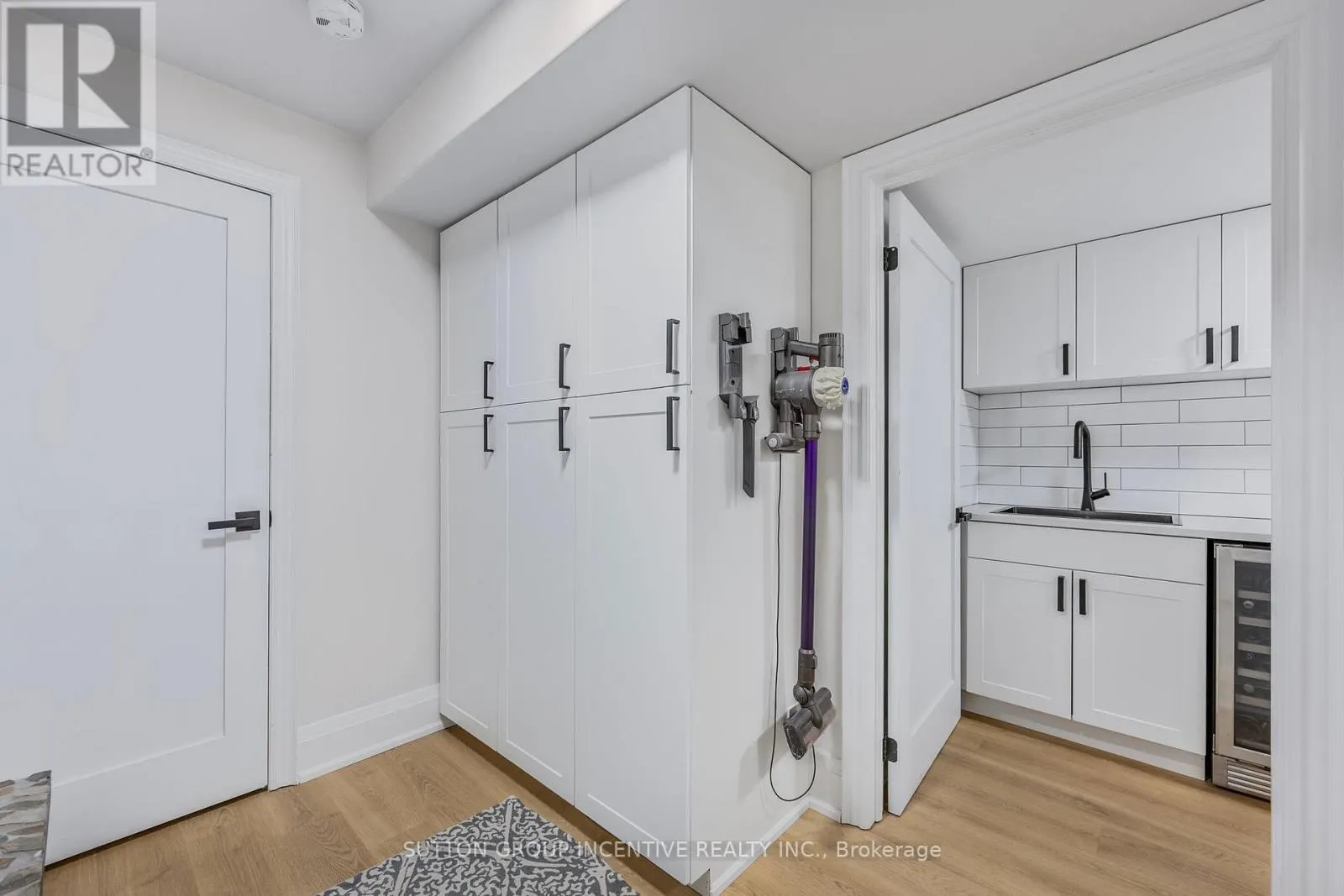 8 - 19 WHITE OAKS ROAD