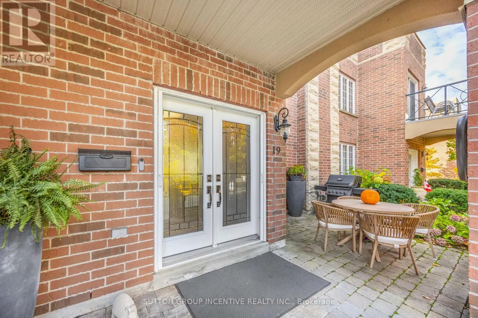 8 - 19 WHITE OAKS ROAD