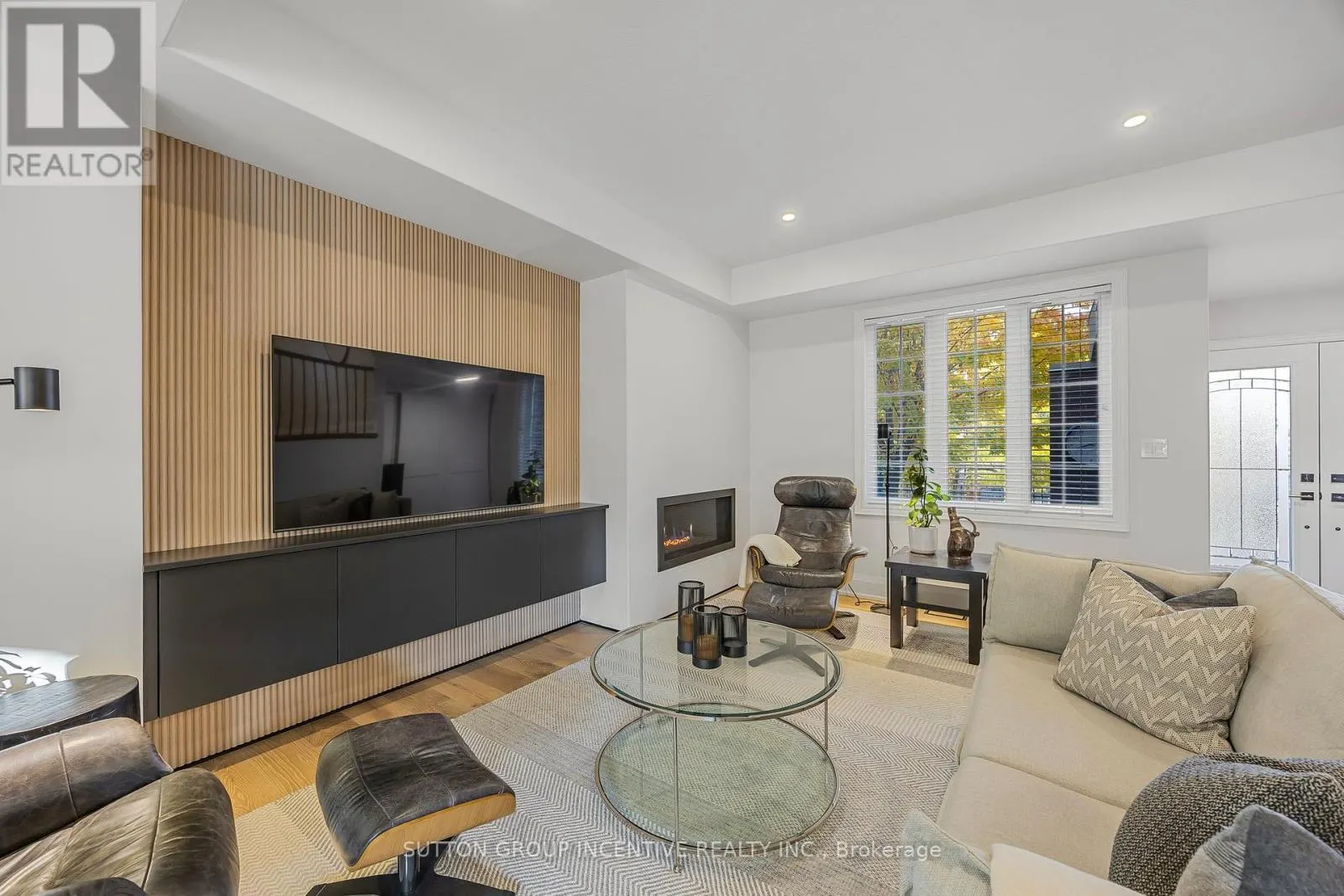 8 - 19 WHITE OAKS ROAD