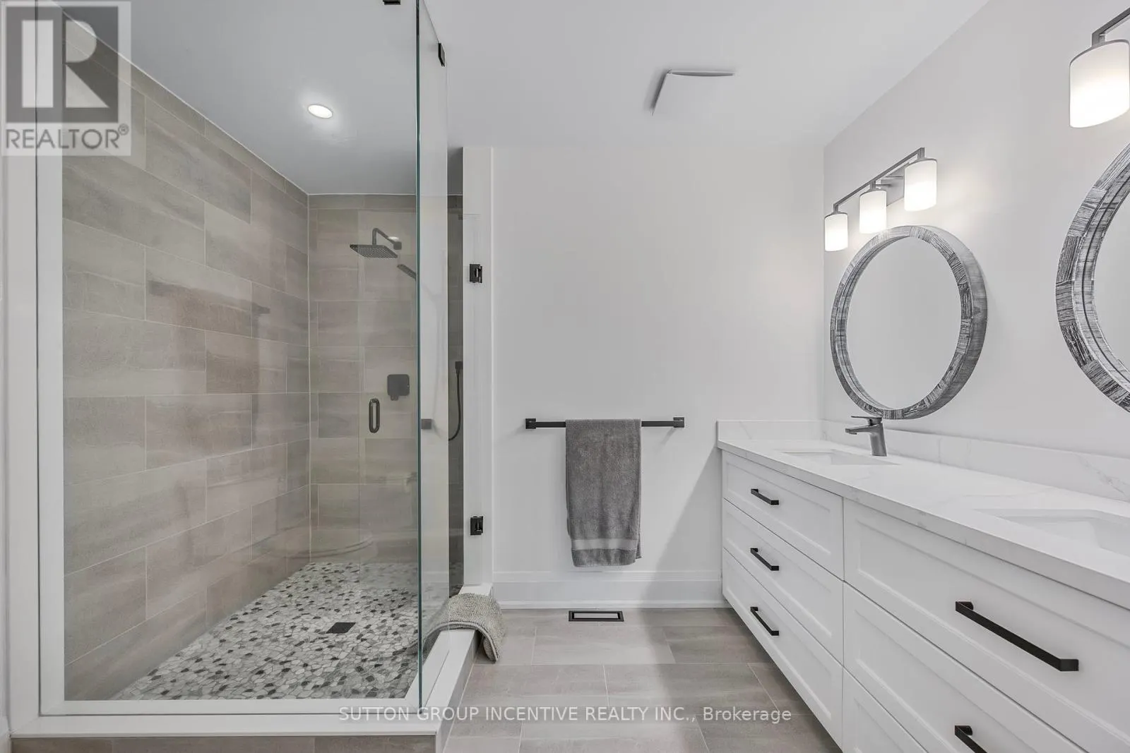 8 - 19 WHITE OAKS ROAD