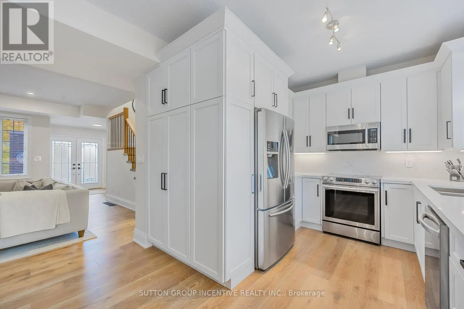 8 - 19 WHITE OAKS ROAD