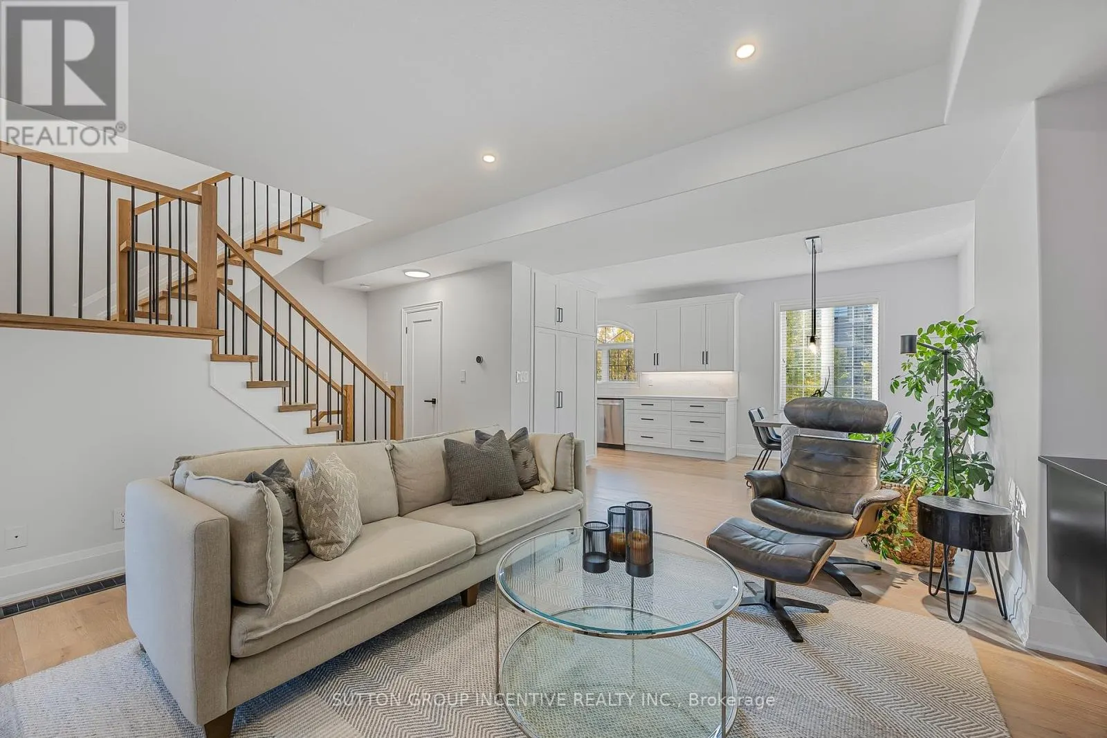 8 - 19 WHITE OAKS ROAD