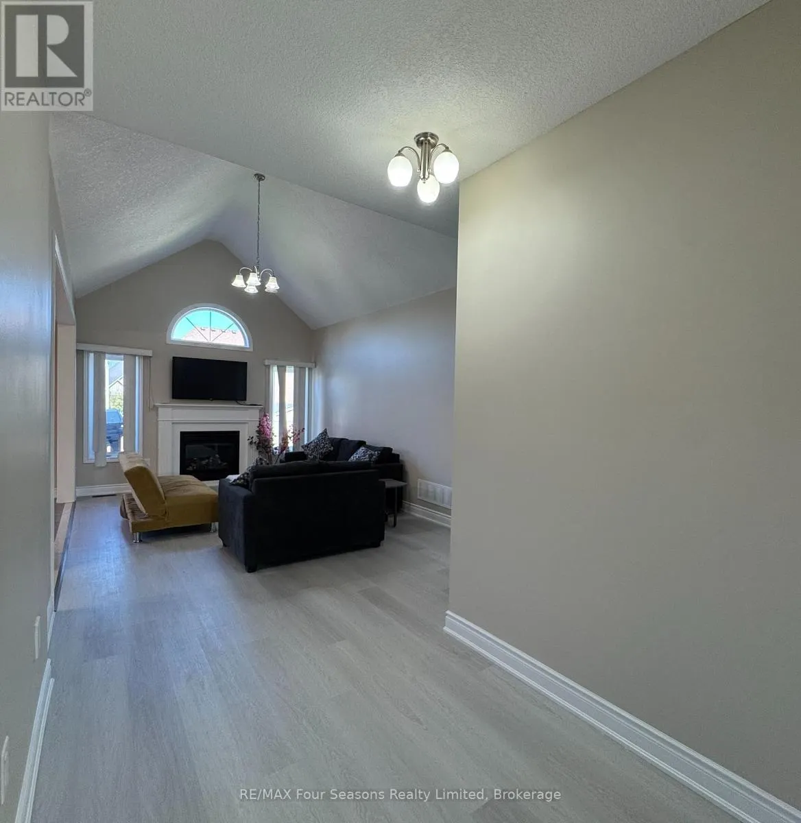 UPPER - 21 COOPER STREET, #UPPER