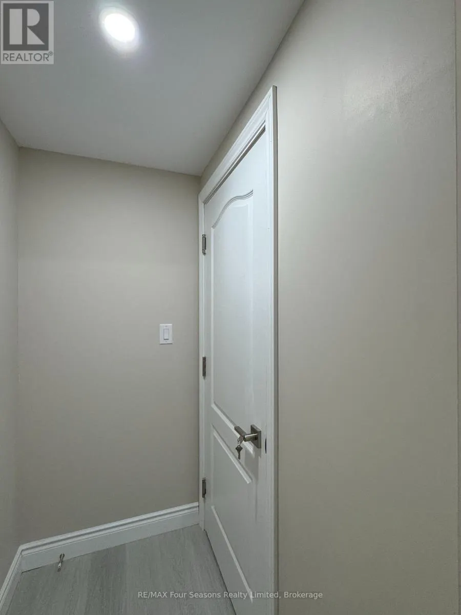 UPPER - 21 COOPER STREET, #UPPER