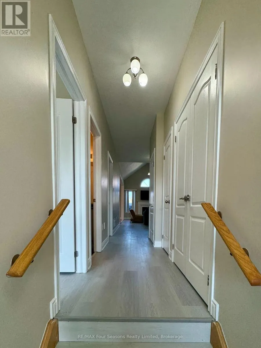 UPPER - 21 COOPER STREET, #UPPER