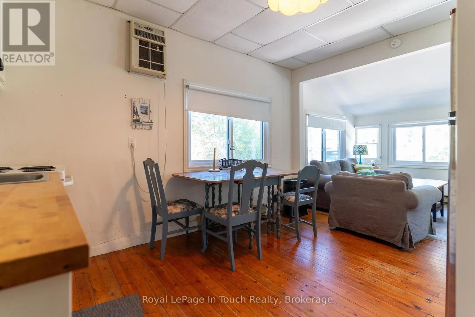 944 RIVER ROAD E