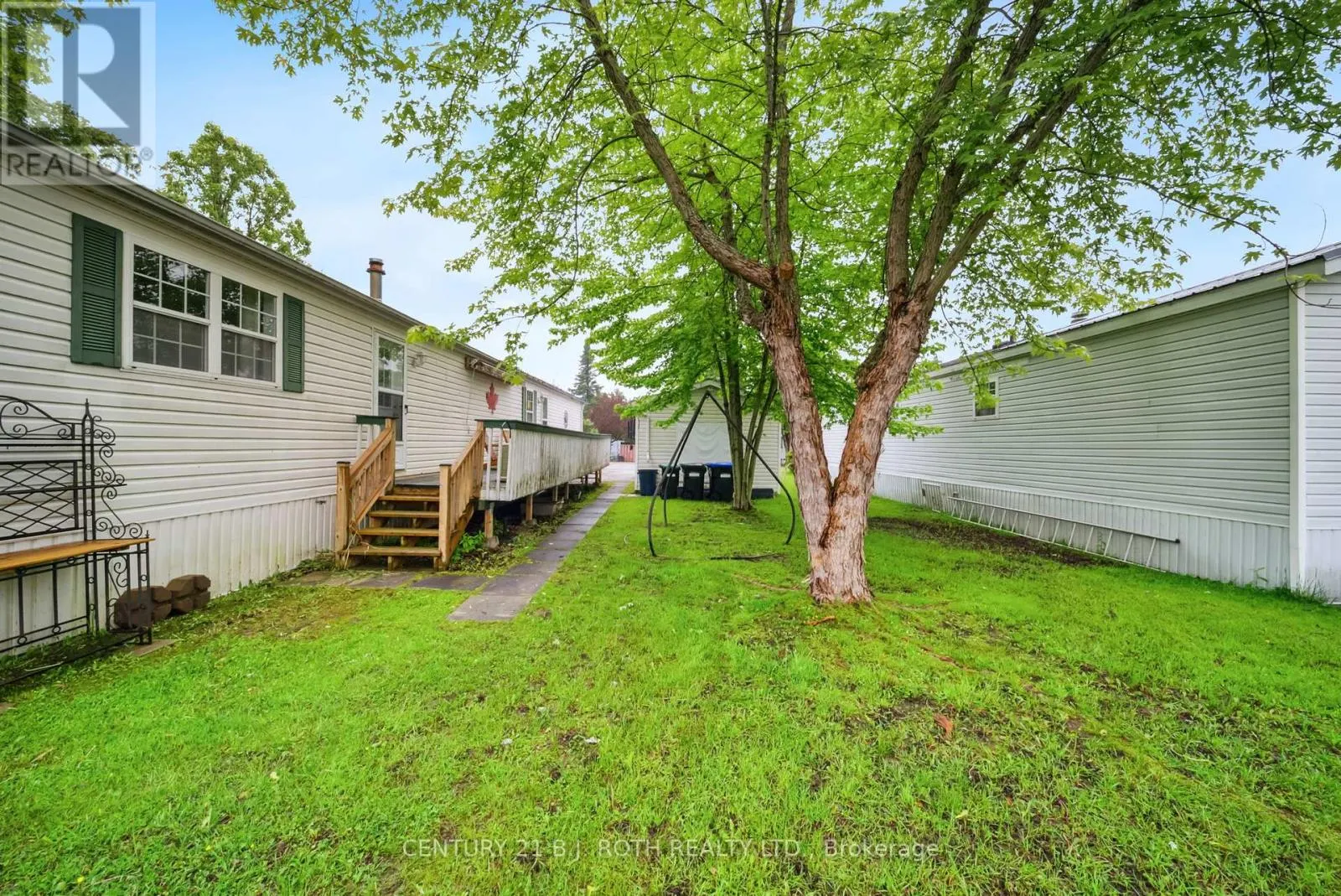 4117 ASH CRESCENT