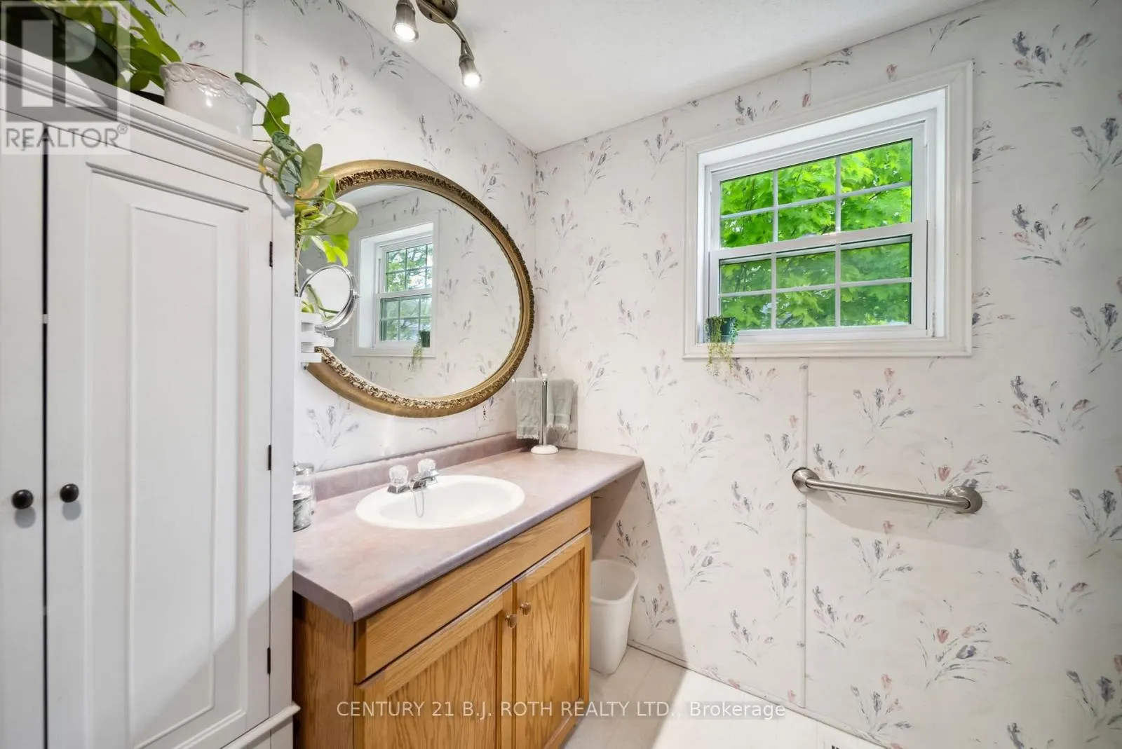 4117 ASH CRESCENT