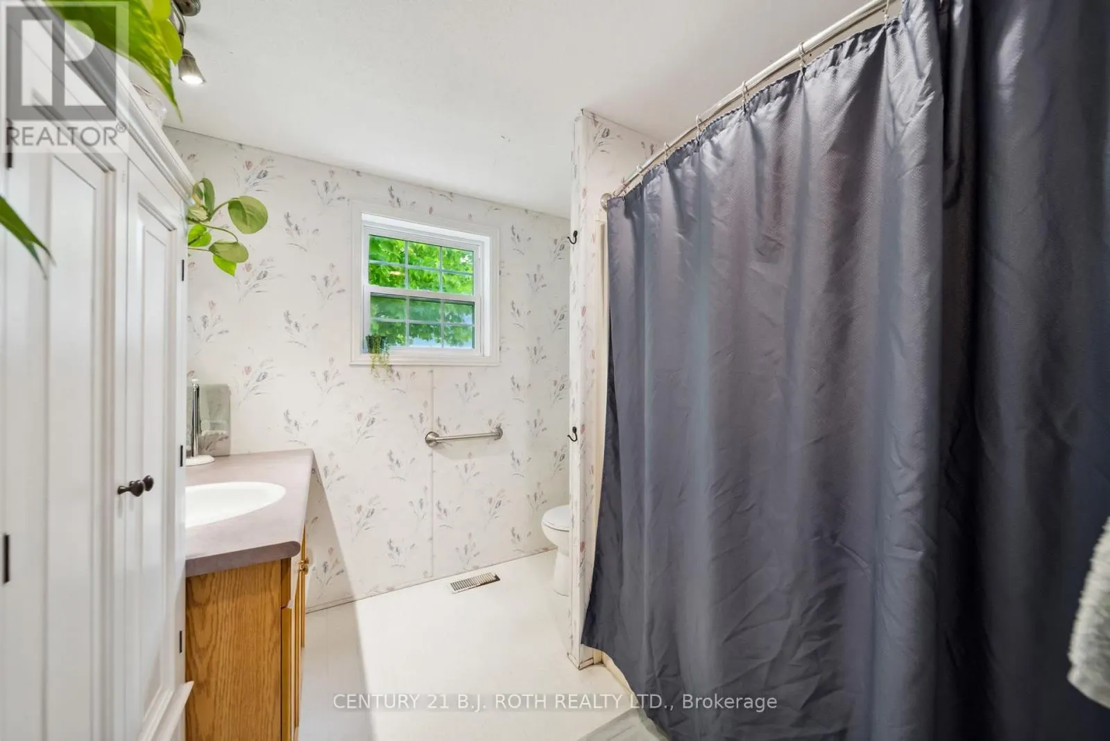 4117 ASH CRESCENT