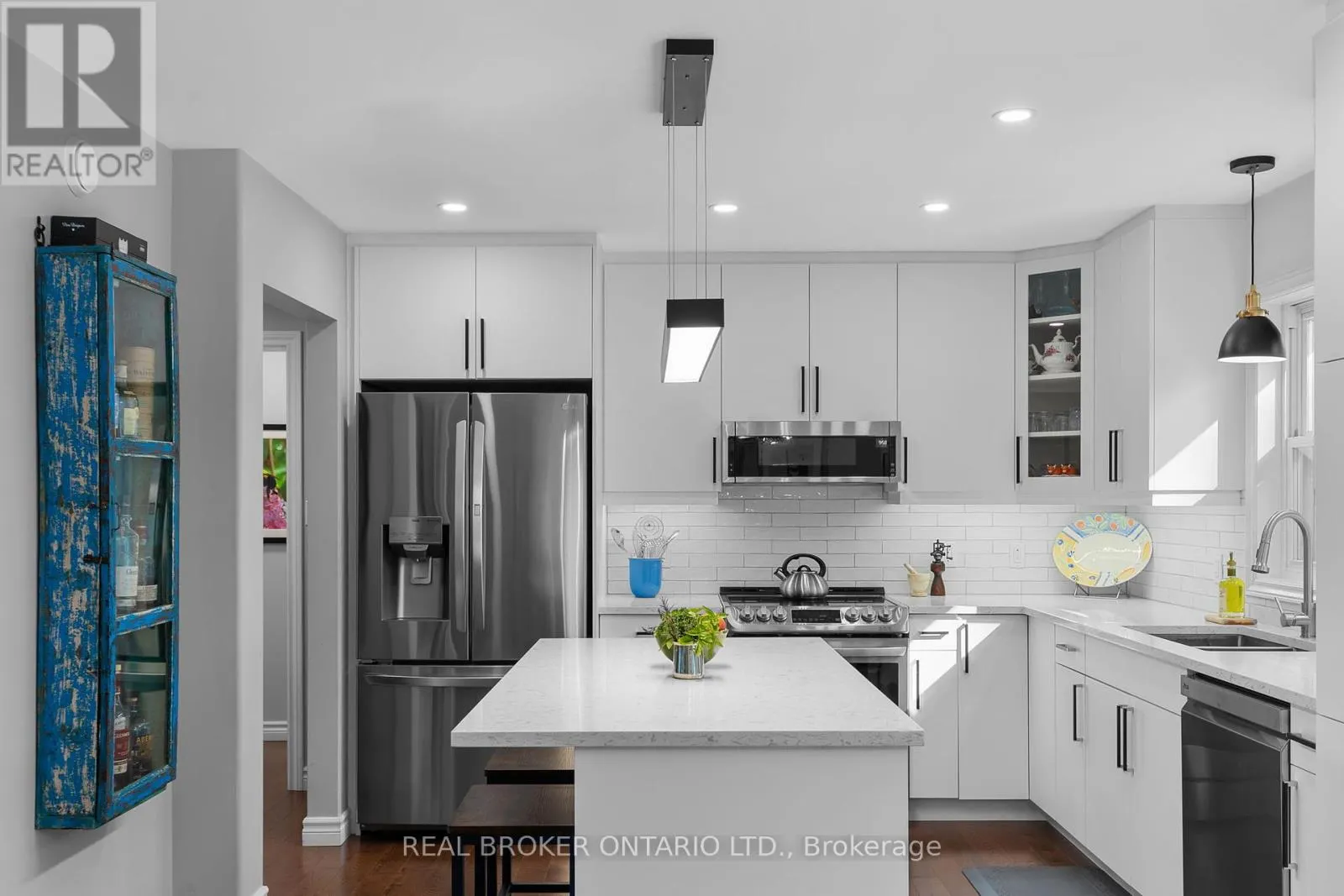 3803 LEO CRESCENT