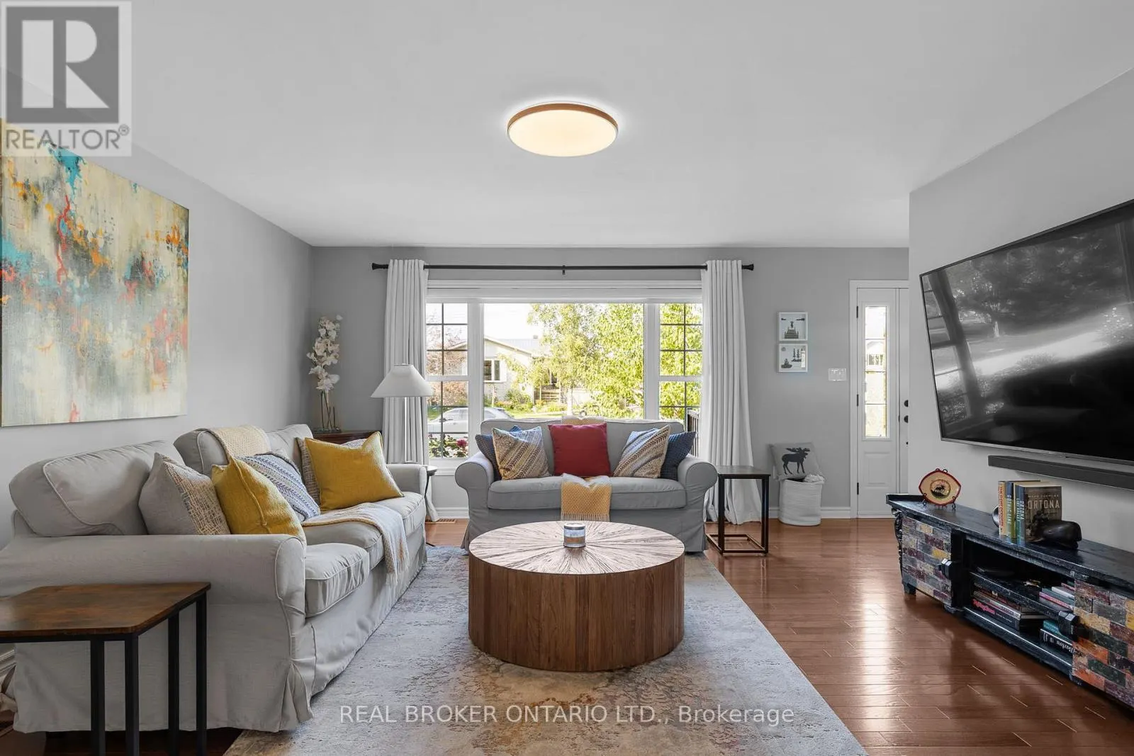 3803 LEO CRESCENT