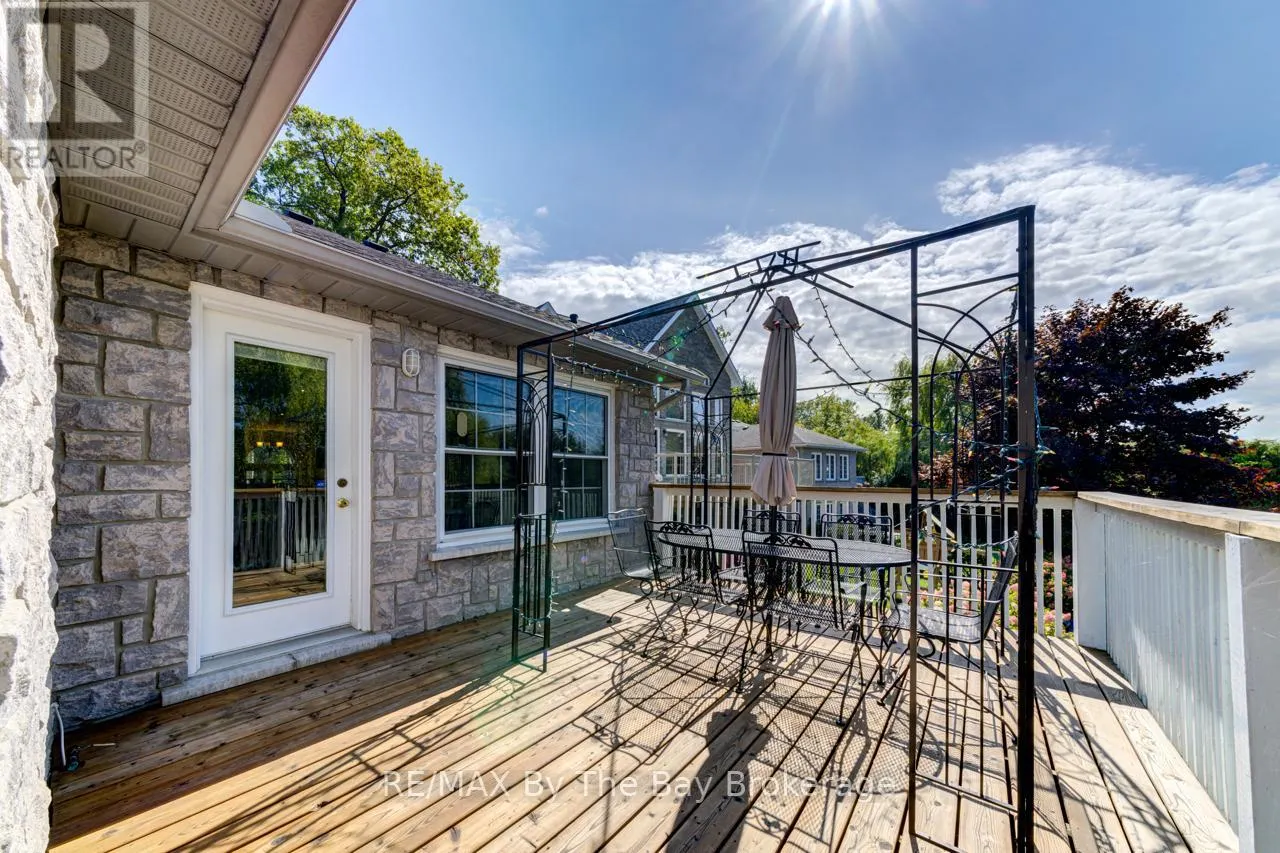 1902 RIVER ROAD W