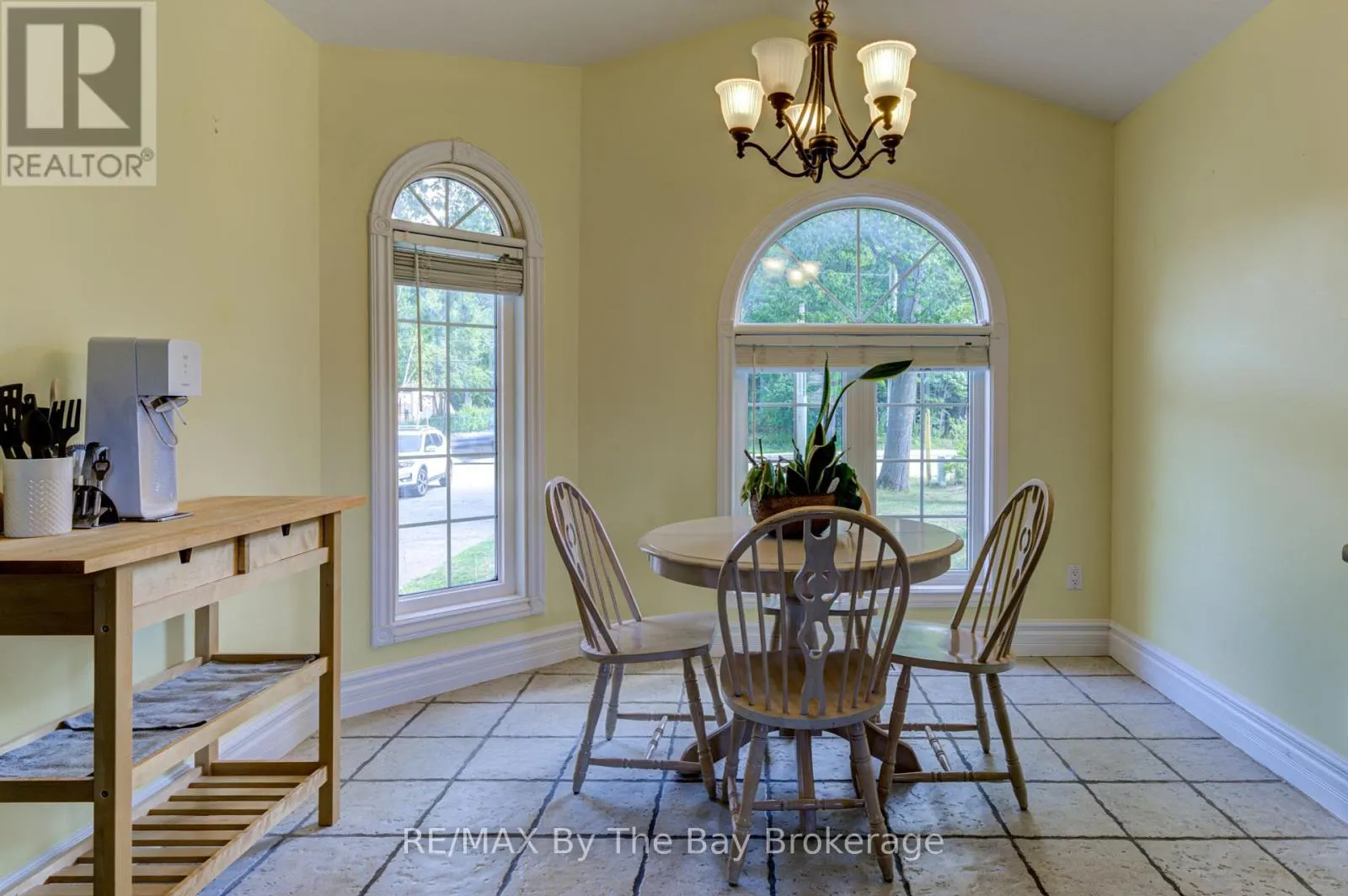1902 RIVER ROAD W