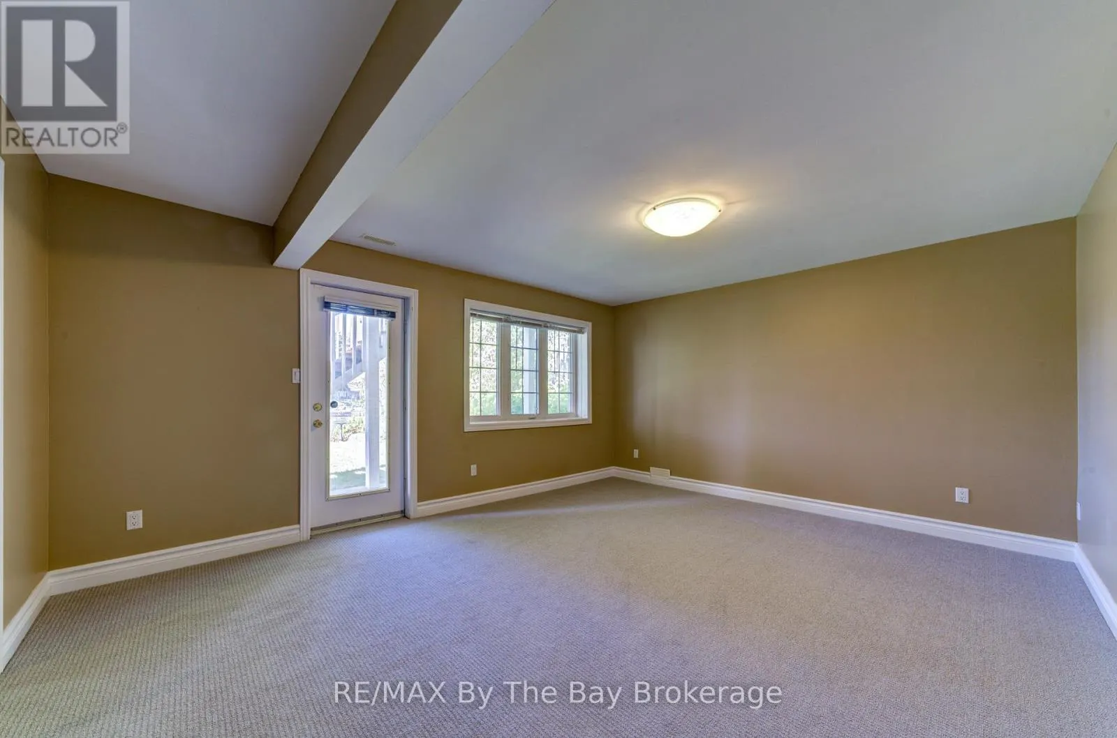 1902 RIVER ROAD W
