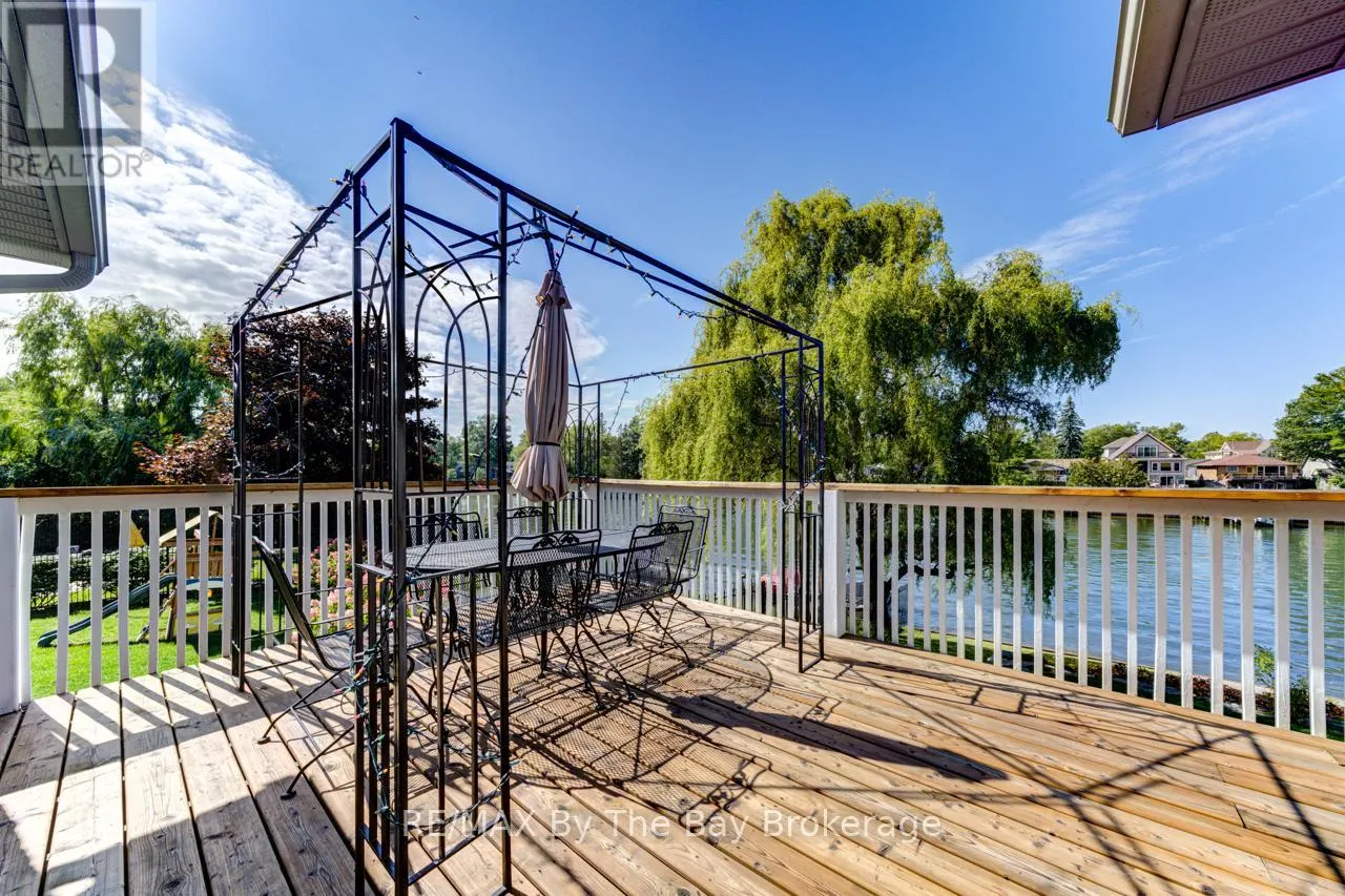 1902 RIVER ROAD W
