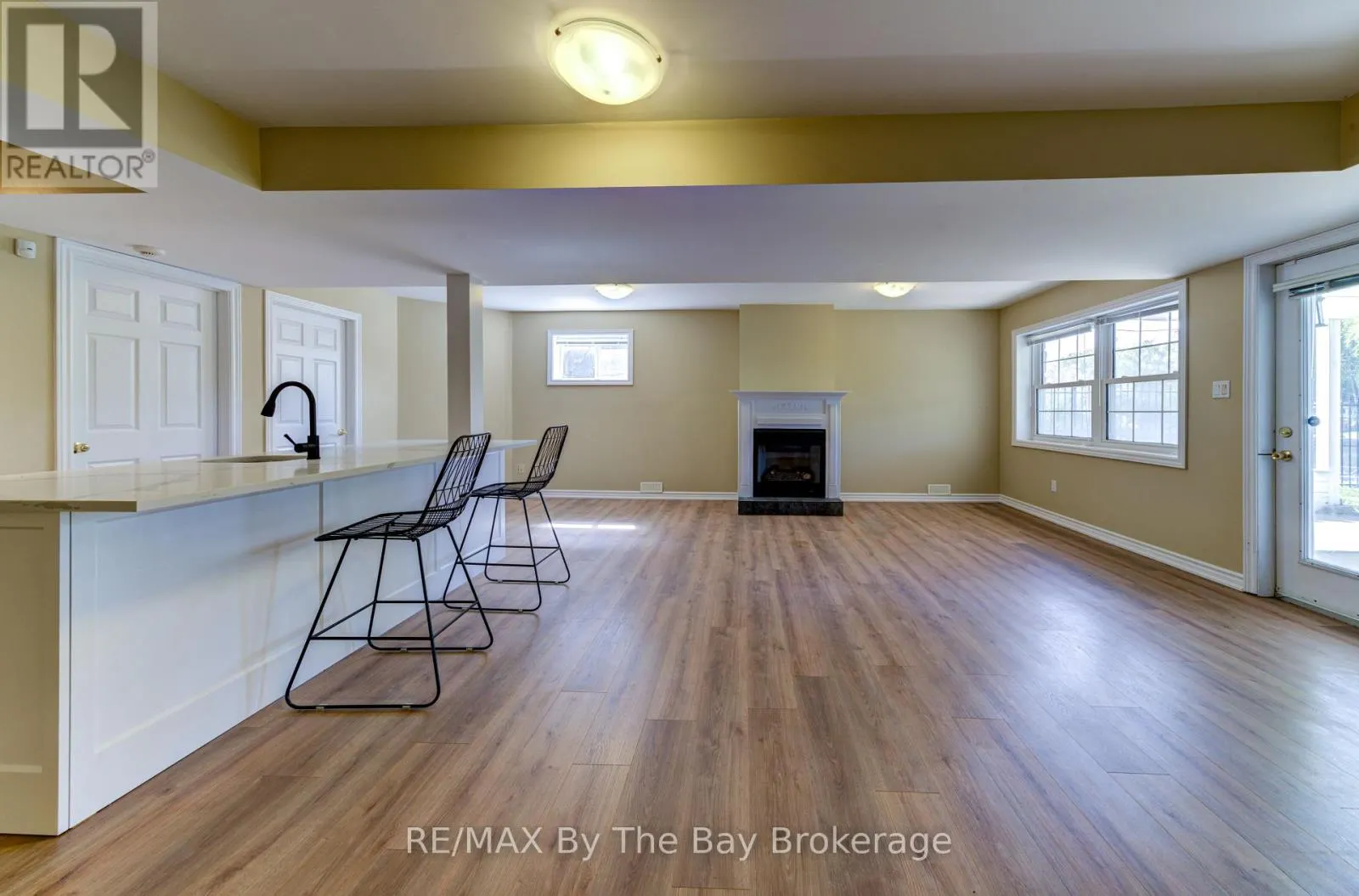 1902 RIVER ROAD W