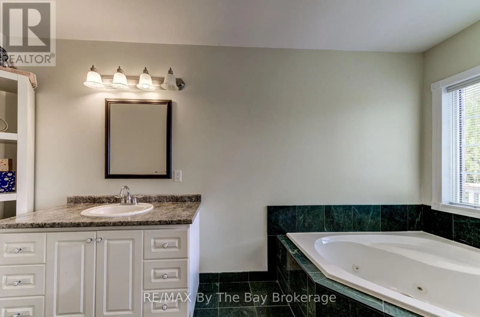 1902 RIVER ROAD W