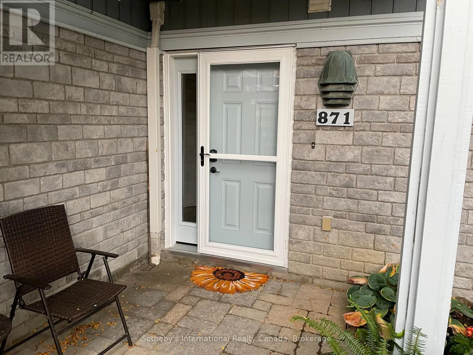 871 SUNCREST CIRCLE