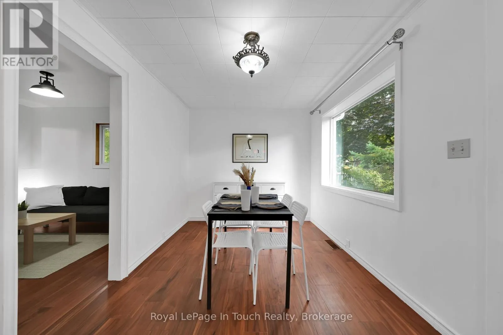 10 LEONARD AVENUE