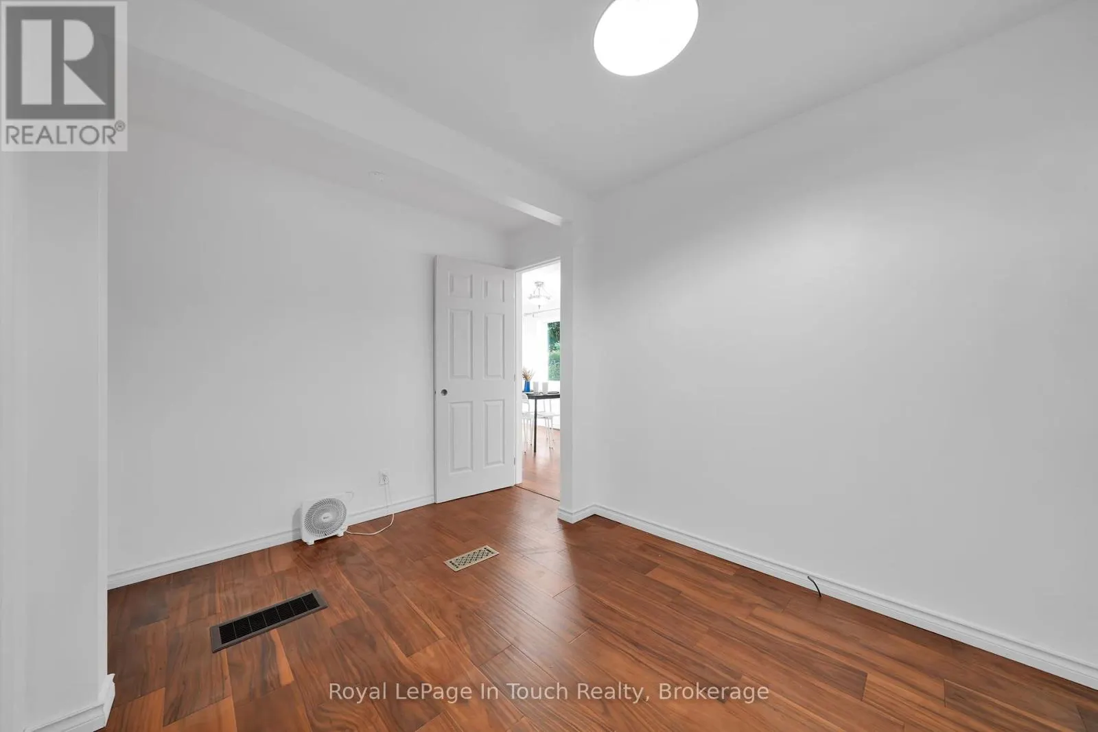 10 LEONARD AVENUE