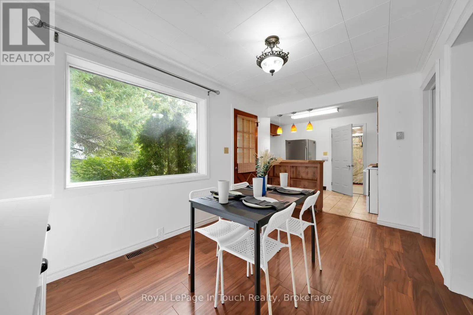 10 LEONARD AVENUE