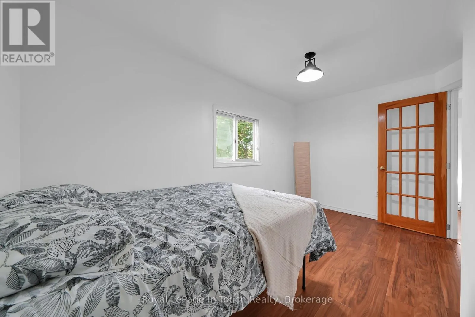 10 LEONARD AVENUE