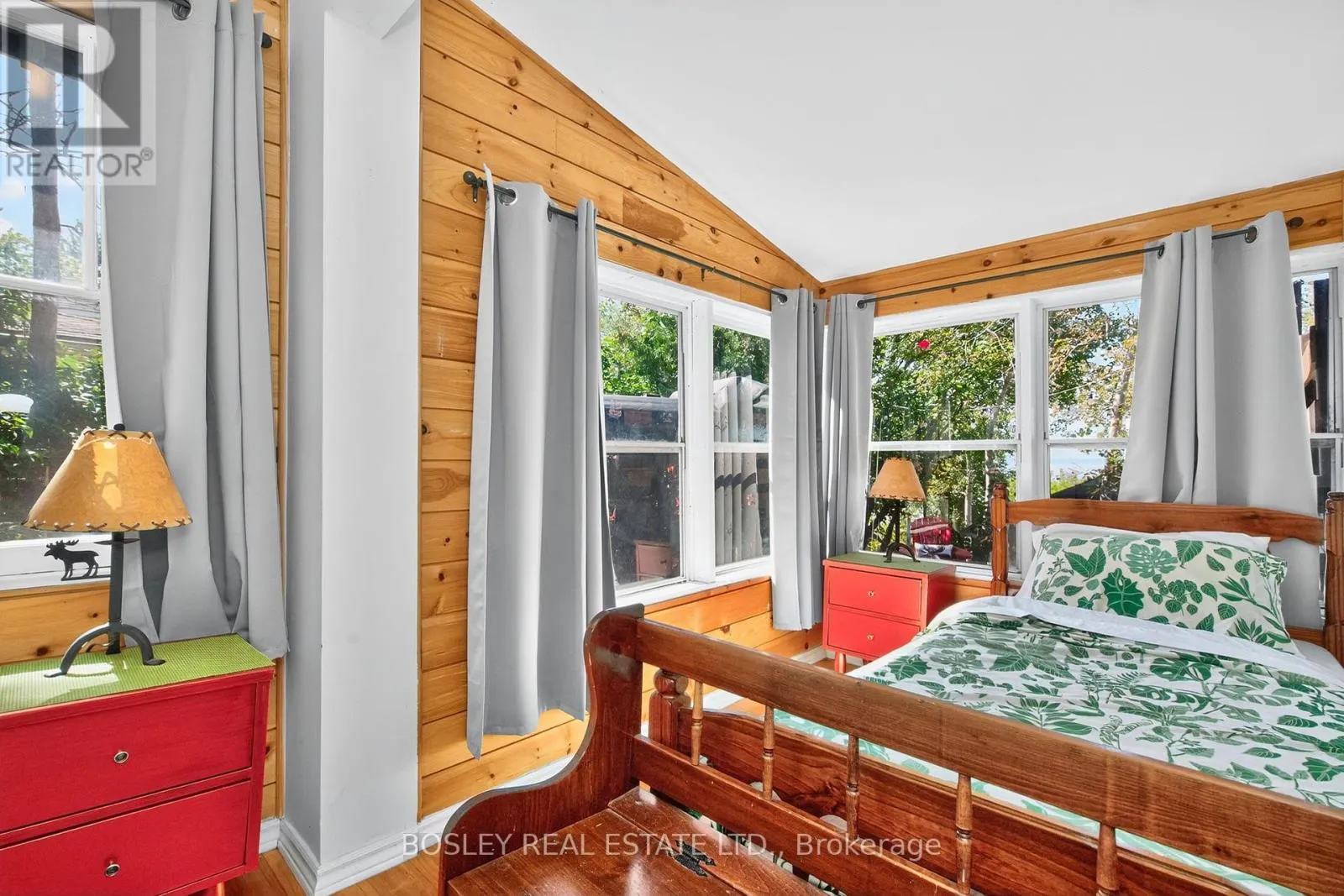 18 TINY BEACHES ROAD S