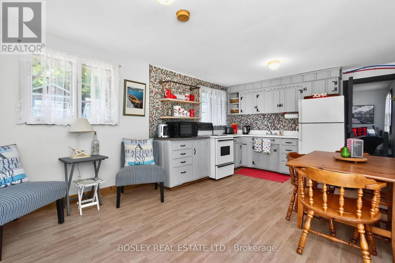 18 TINY BEACHES ROAD S
