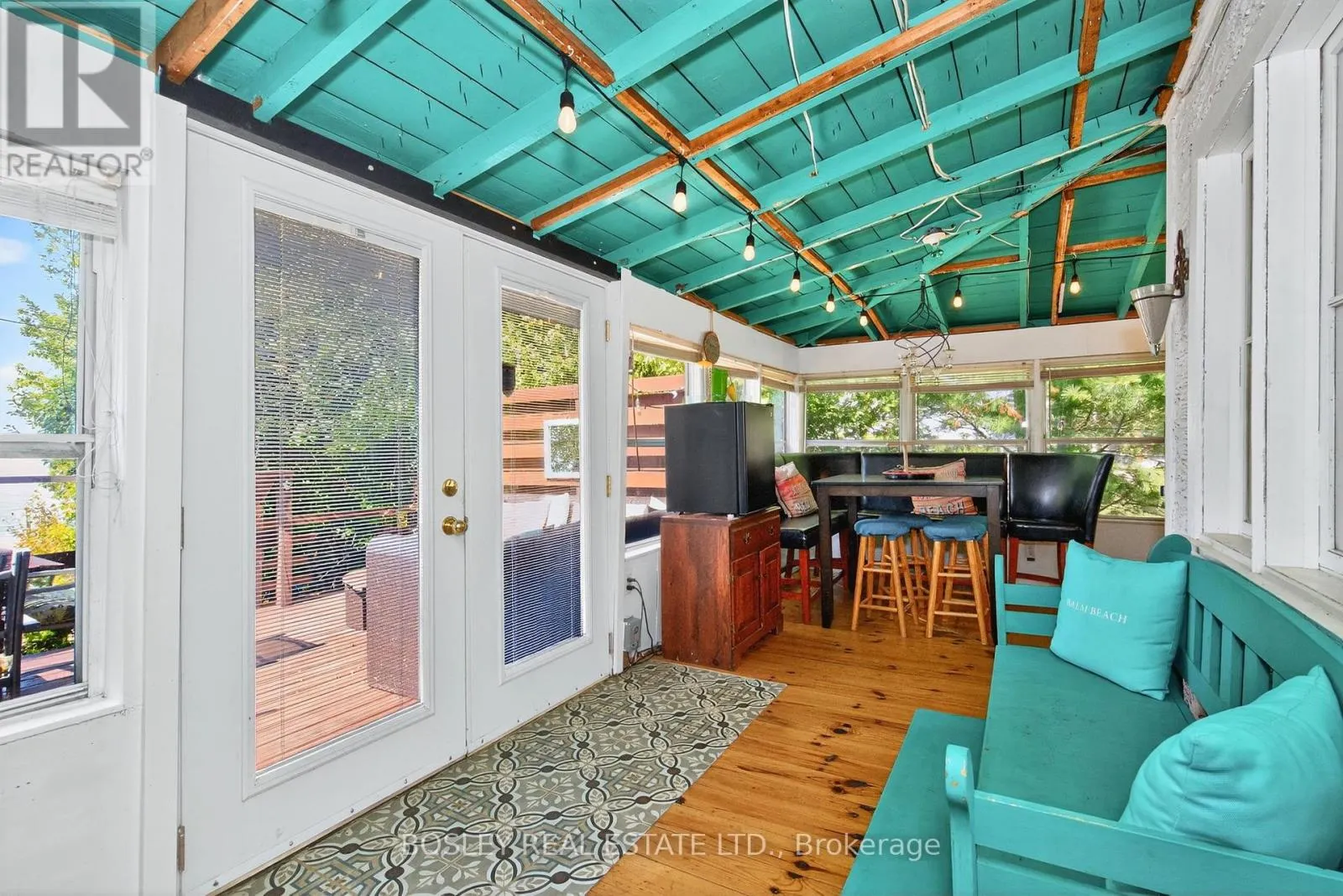 18 TINY BEACHES ROAD S