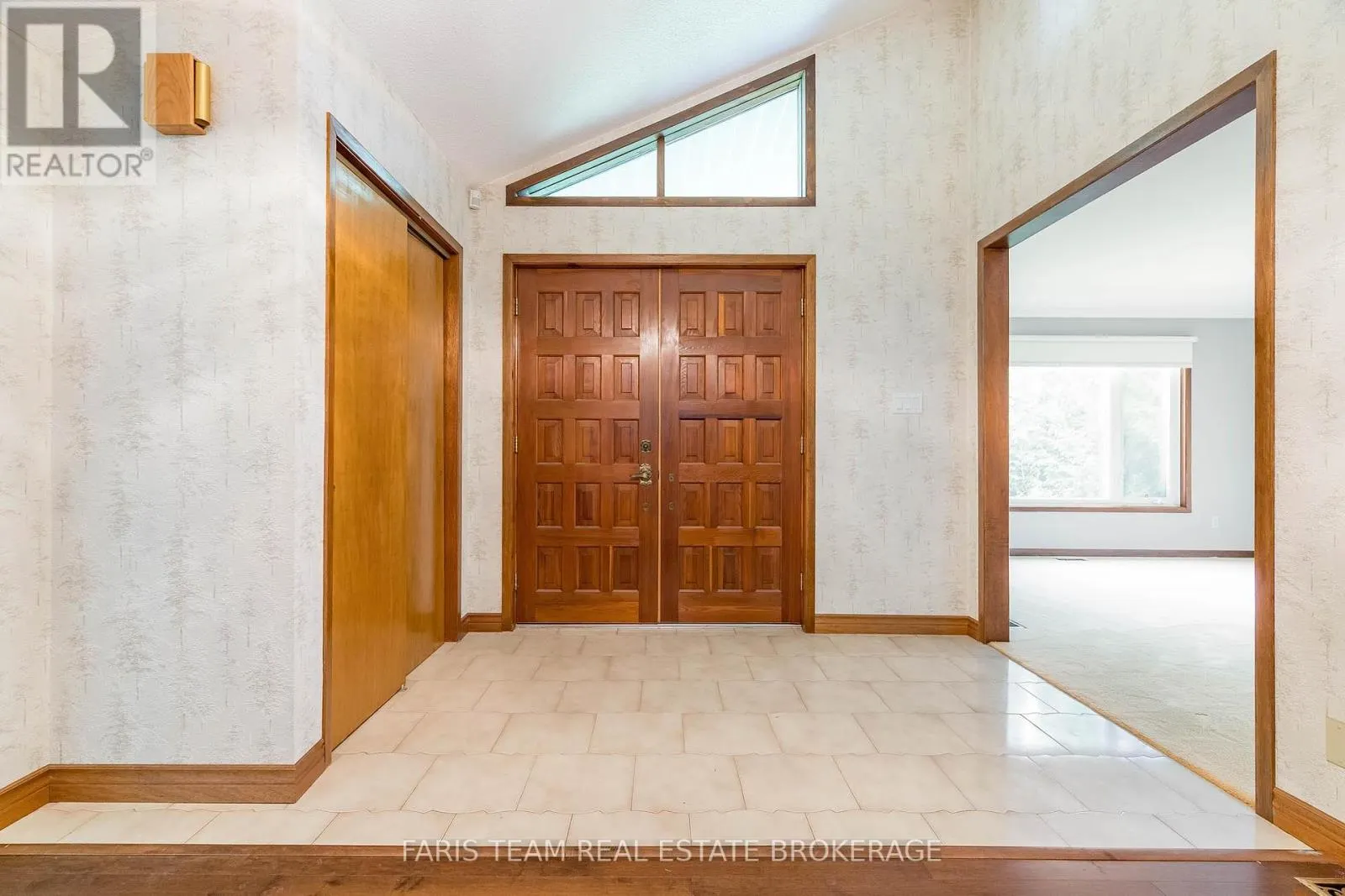 2 BAYSIDE AVENUE