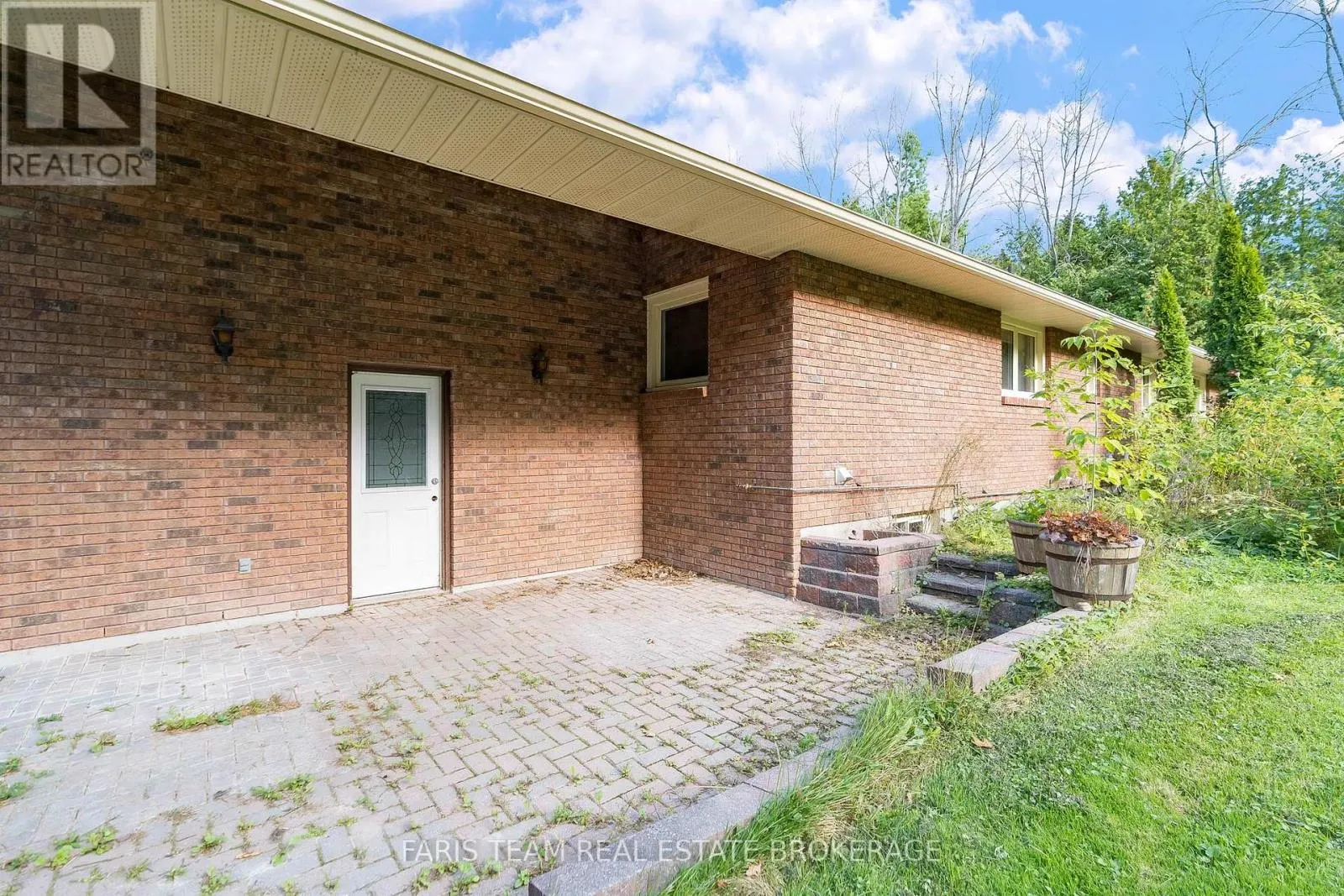 2 BAYSIDE AVENUE