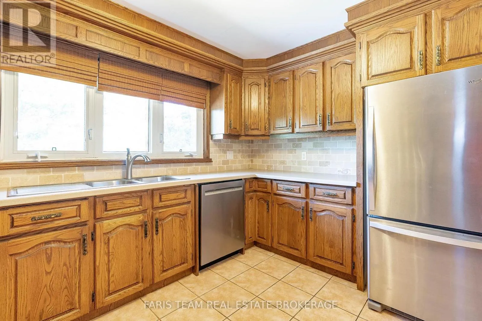 2 BAYSIDE AVENUE