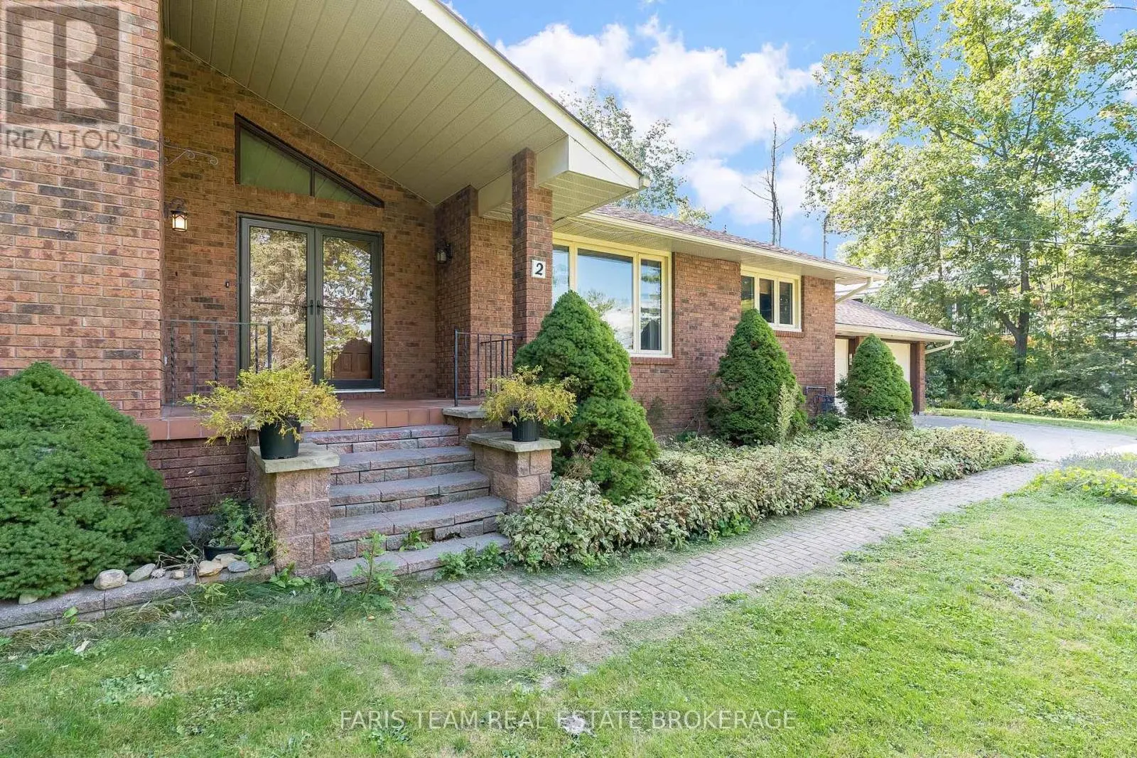 2 BAYSIDE AVENUE