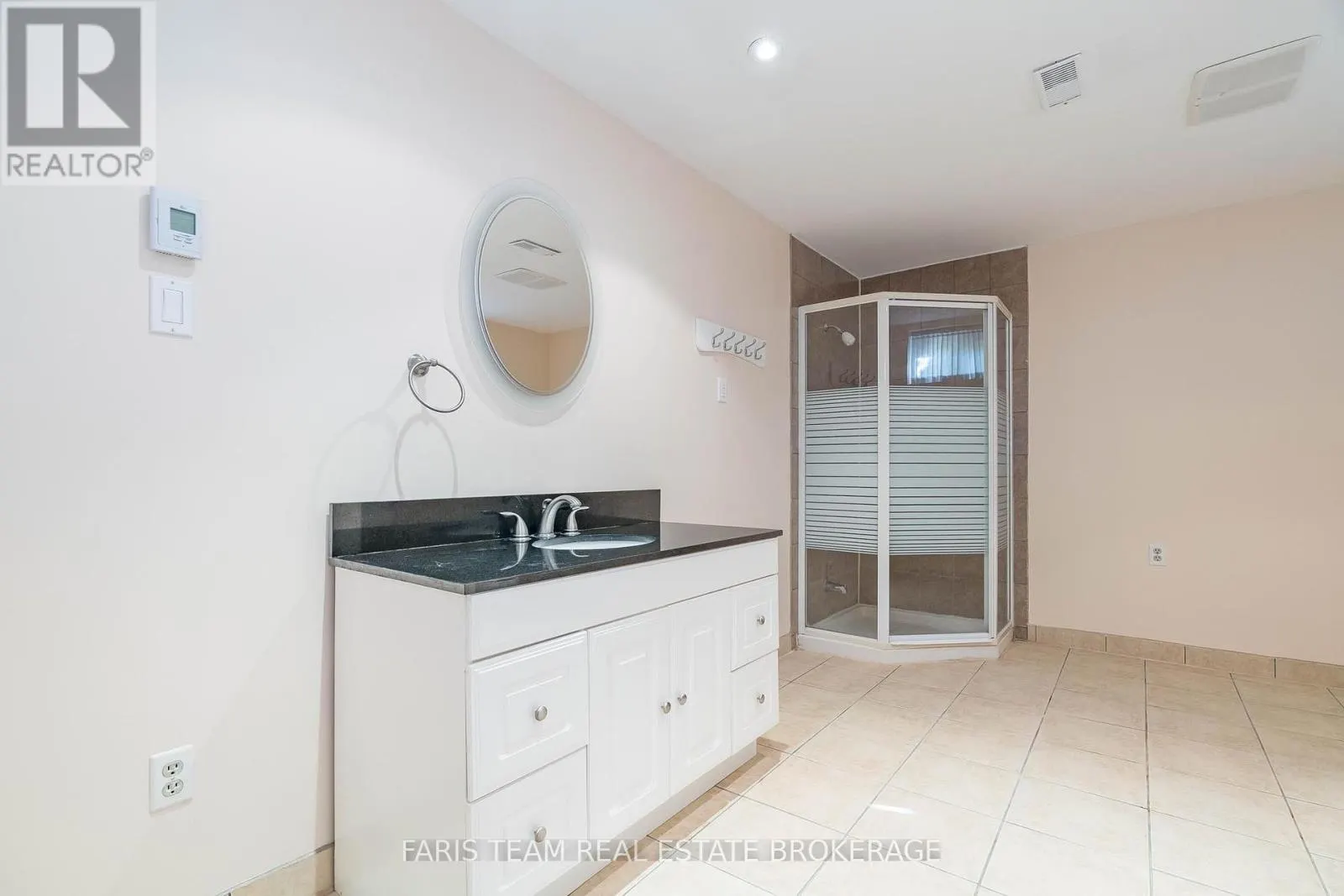 2 BAYSIDE AVENUE