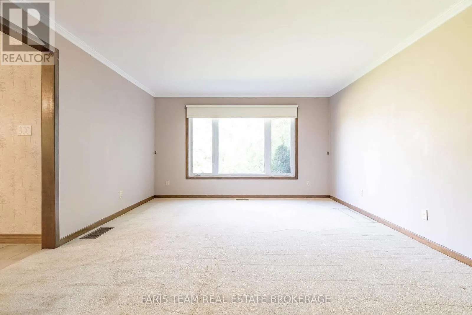 2 BAYSIDE AVENUE