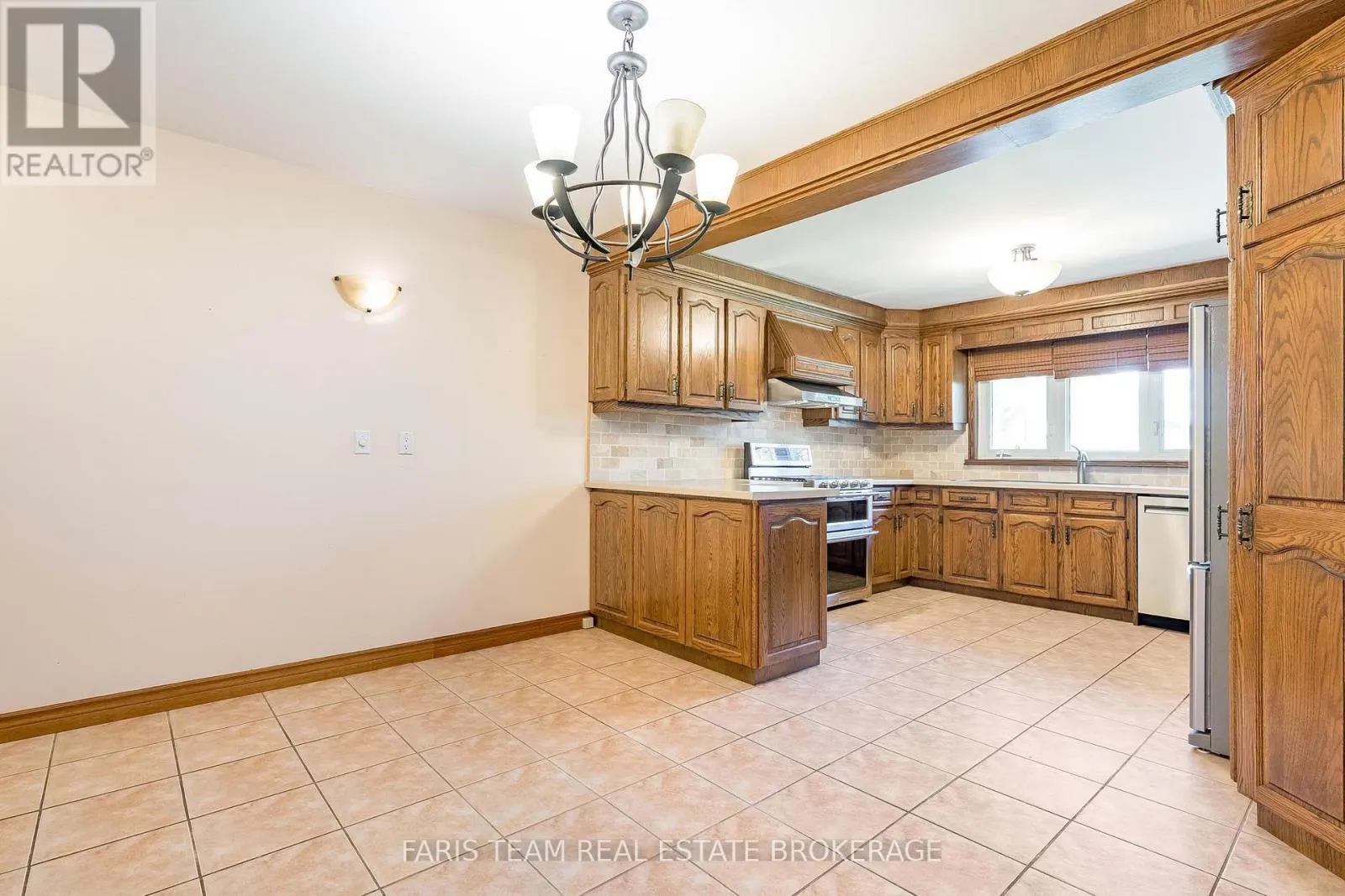 2 BAYSIDE AVENUE