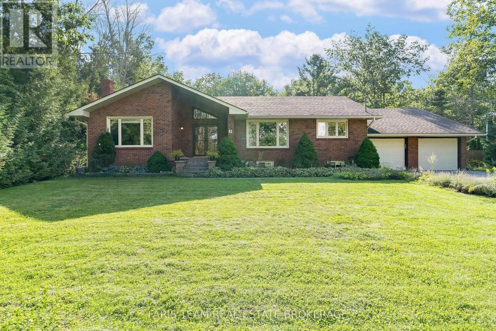 2 BAYSIDE AVENUE