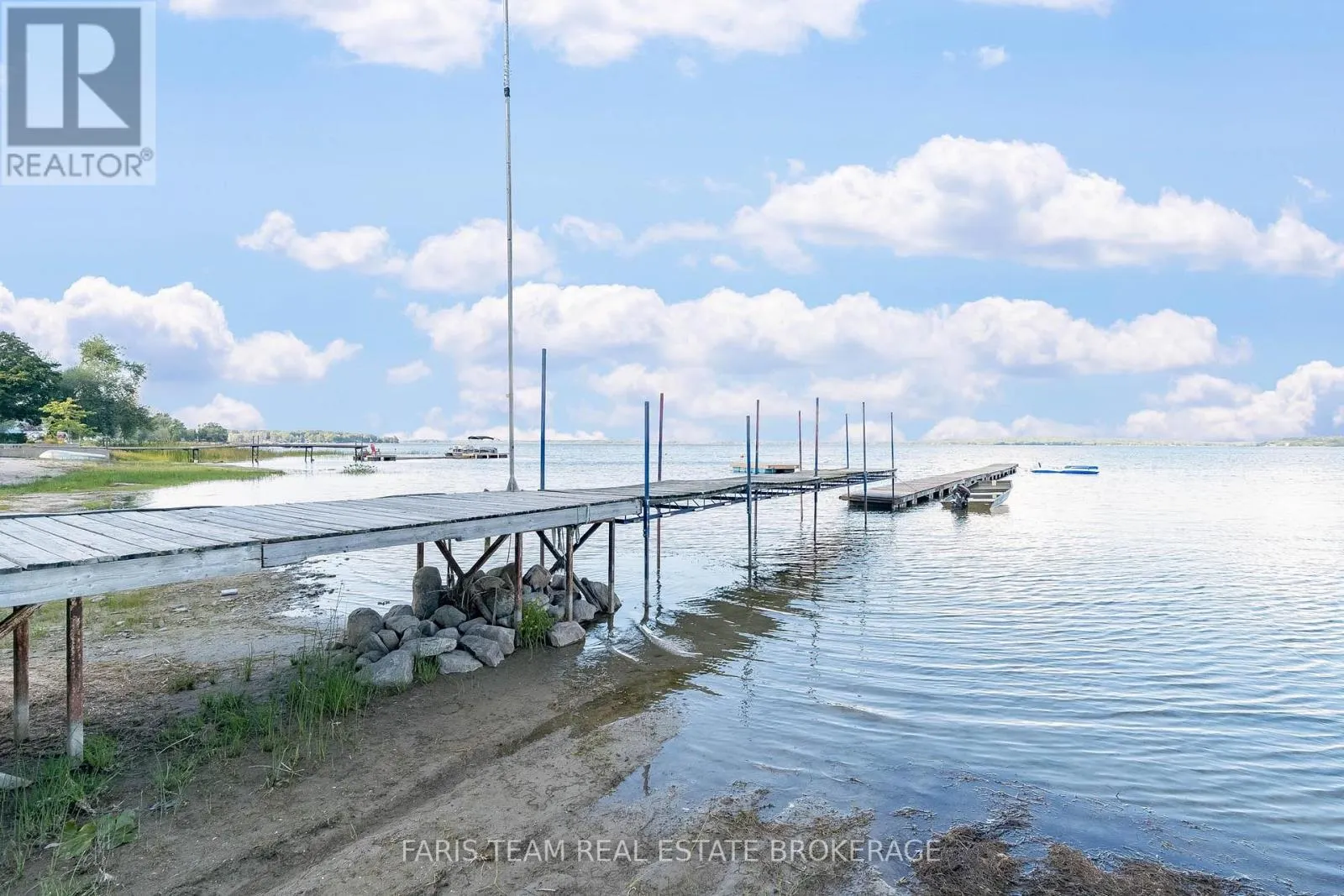 2 BAYSIDE AVENUE